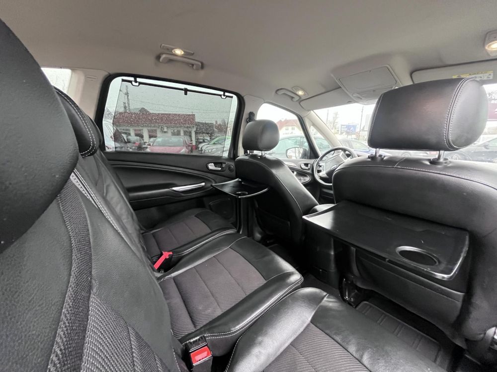 FORD S-MAX 2.0 TDCi Business Powershift Tempomat. fűthető ülések. navigáció. téli-nyári kerékszett