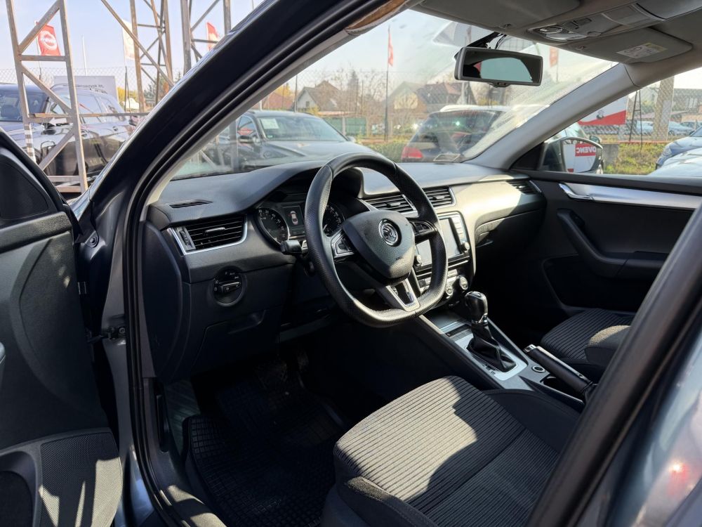 SKODA OCTAVIA 1.6 CR TDI Elegance DSG Magyarországi Xenon Tempomat Navi Ülésfűtés Digitklíma