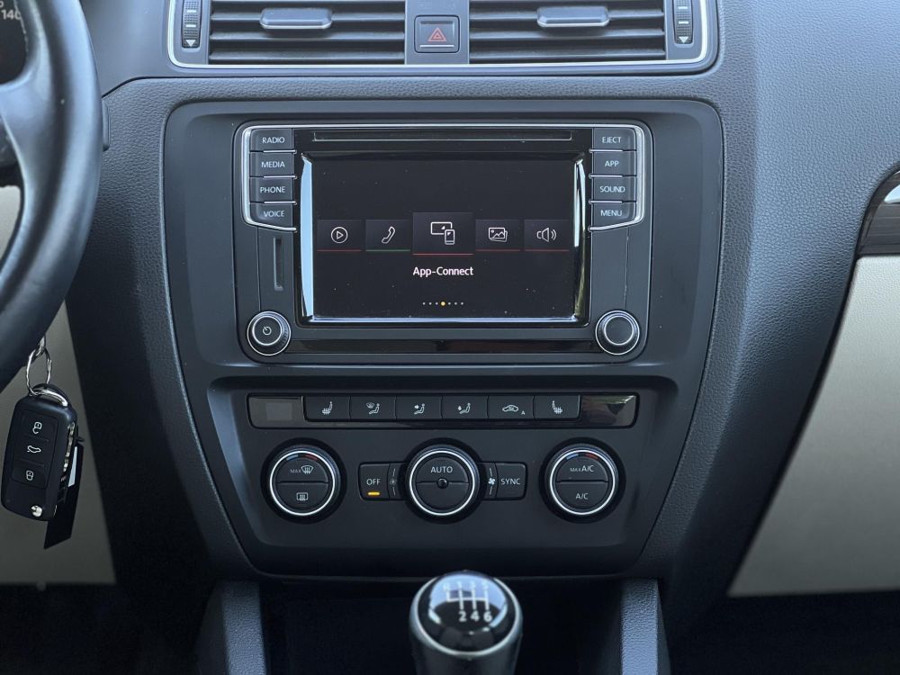 VOLKSWAGEN JETTA VI 1.4 TSI BMT Comfortline M.o.-i. friss műszaki vizsga. szervizelt! 1-Tulaj!