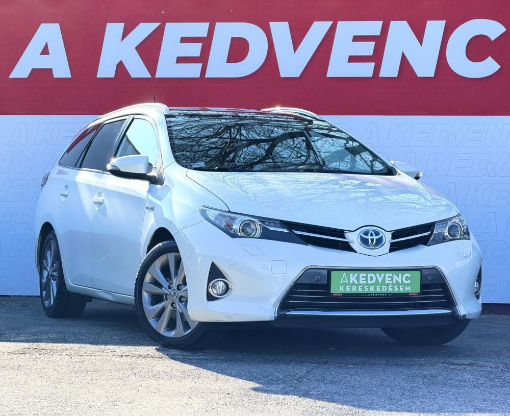 TOYOTA AURIS Touring Sports 1.8 HSD Executive Skyview (Automata) Panoráma Tempomat Ülésfűtés Kamera Keyless Navi