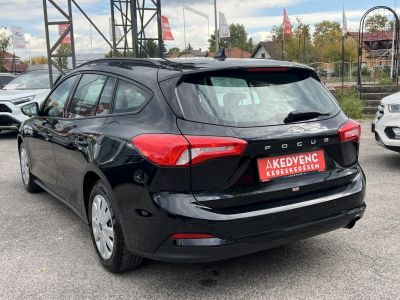 FORD FOCUS 1.0 EcoBoost Trend M.o.-i. 1.tul. Márkaszervizelt!