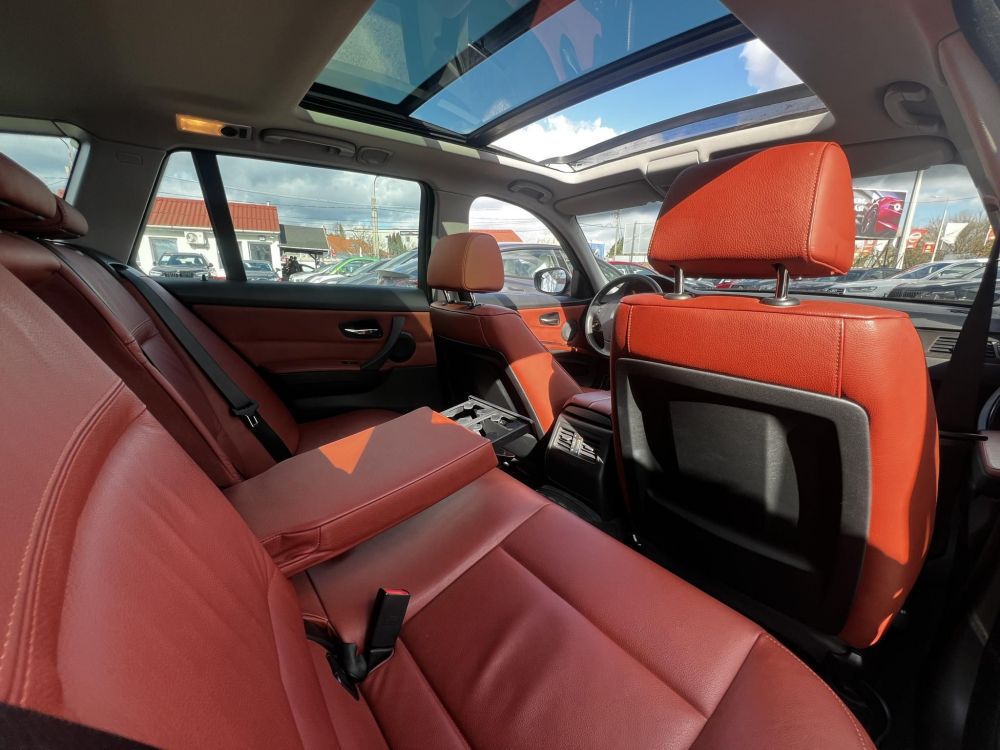BMW 320d xDrive Touring (Automata) Bordó bőr belső.153e km. M.o.-i. panoráma tető ülésfűtés frissen szervizelt!