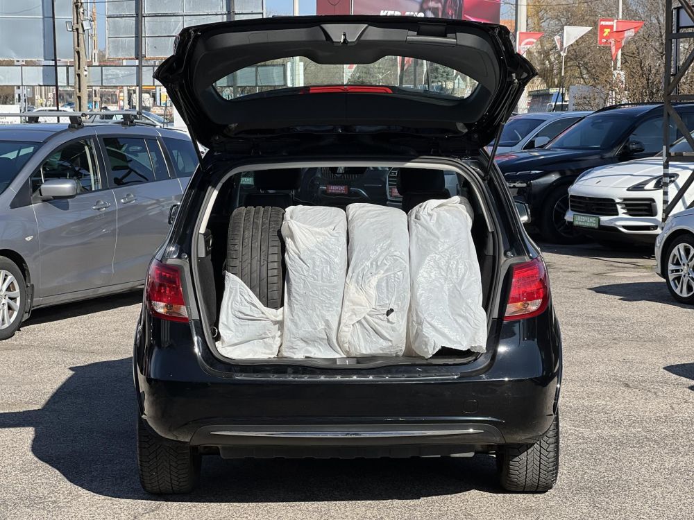 MERCEDES-BENZ B 250 E (Automata) 94e km. téli-nyári gumi. kamera. 2 gyári kulcs!