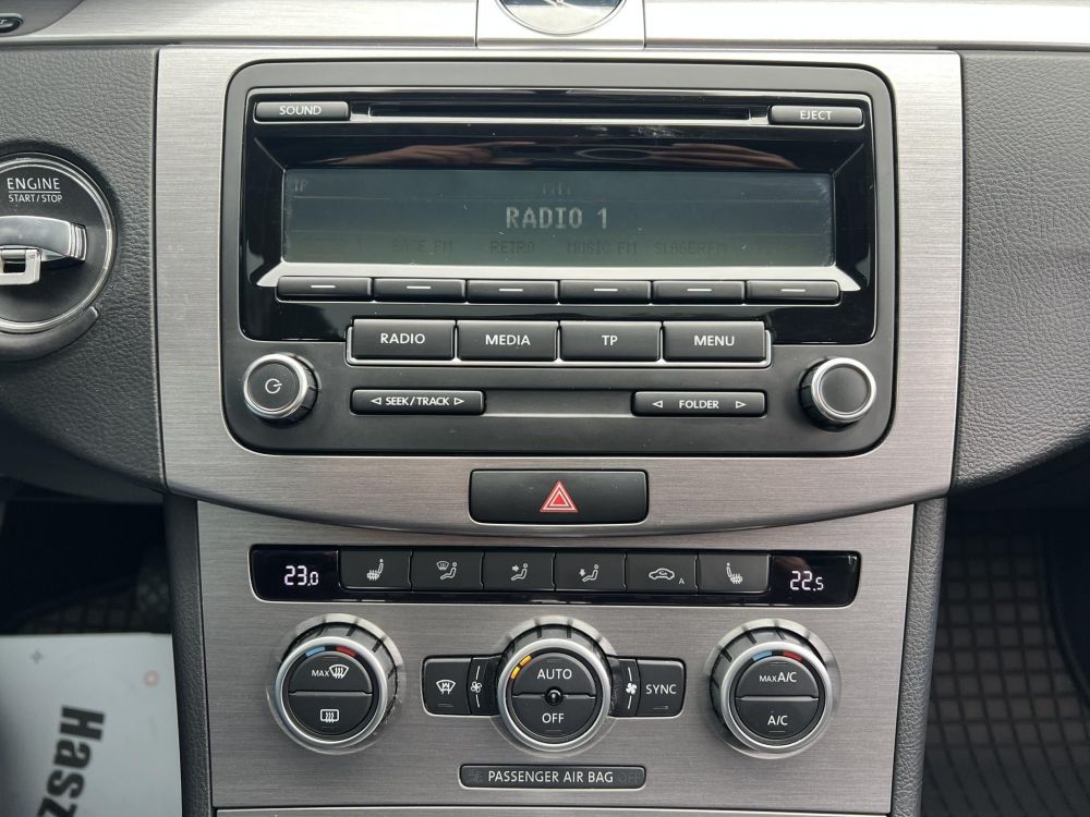 VOLKSWAGEN PASSAT VII Variant 1.6 CR TDI Comfortline BMT DSG M.o.-i. Panorámatető Tempomat Ülésfűtés Bluetooth Vezérlés cserélve!