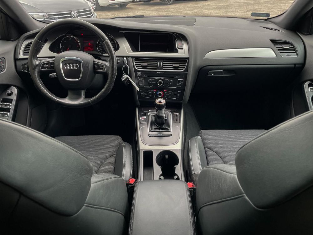 AUDI A4 Avant 2.0 TDI DPF S-line Klíma Tempomat Bluetooth Navi 6 sebességes!