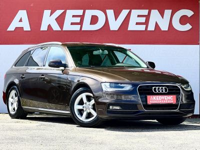 AUDI A4 Avant 2.0 TDI DPF EU5 S-line Vezetett szervizkönyv!