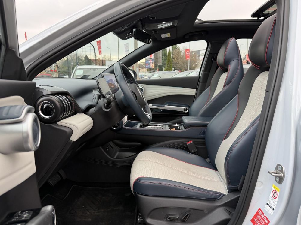 BYD ATTO 3 Design 60,4kWh LFP. M.o.-i. 1.tul. garanciális. panorámatető. világos belső!