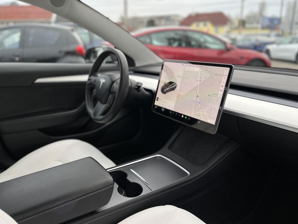TESLA MODEL 3 Long Range AWD (Automata) 77e km. FEHÉR BELSŐ. mátrix LED. hőszivattyú. garanciális!