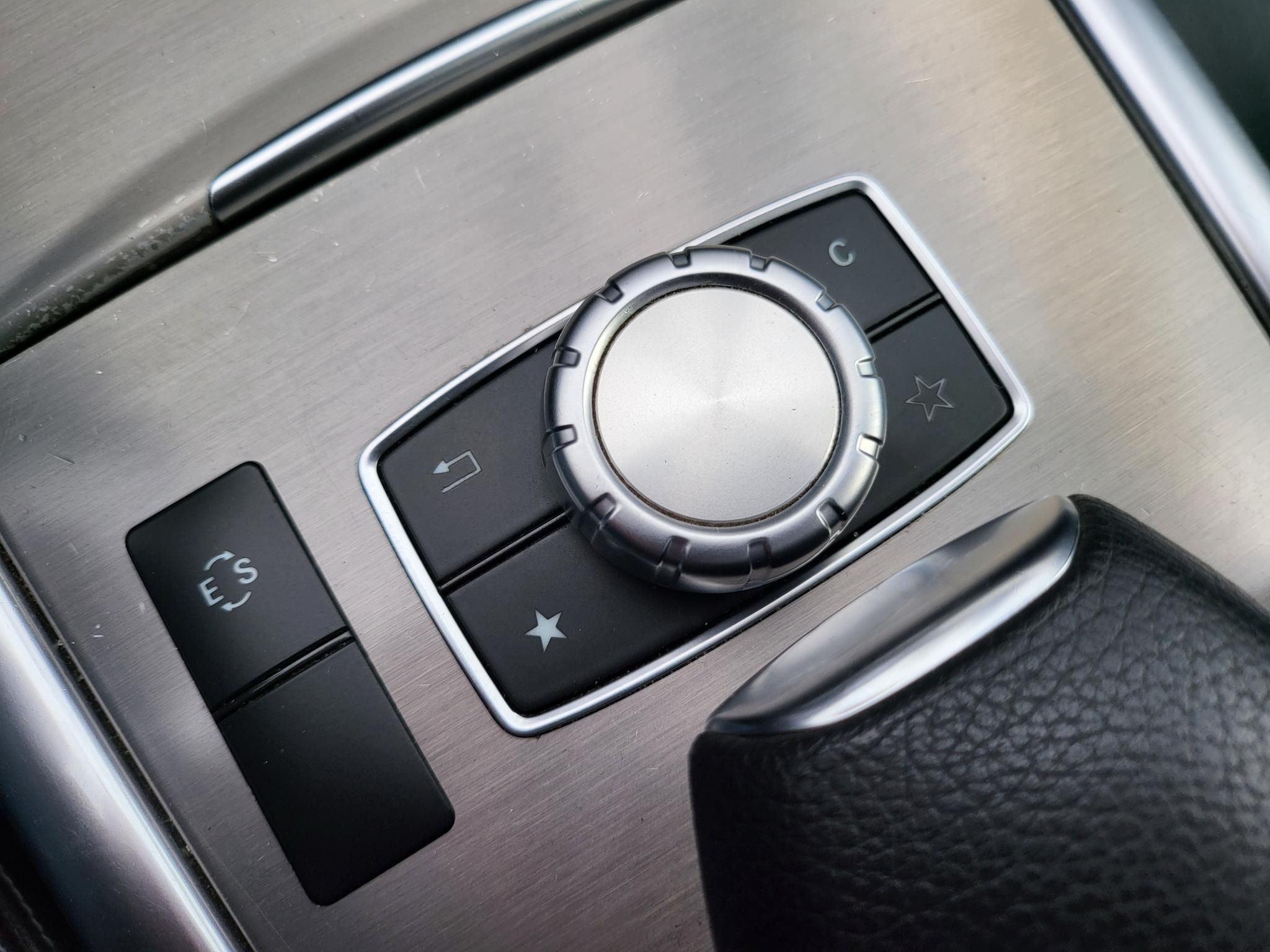 MERCEDES-BENZ E-OSZTÁLY E 200 Avantgarde (Automata) Napfénytető Ülésfűtés F1 váltó Bőr belső Ex taxi A LEGJOBB ÁRON!