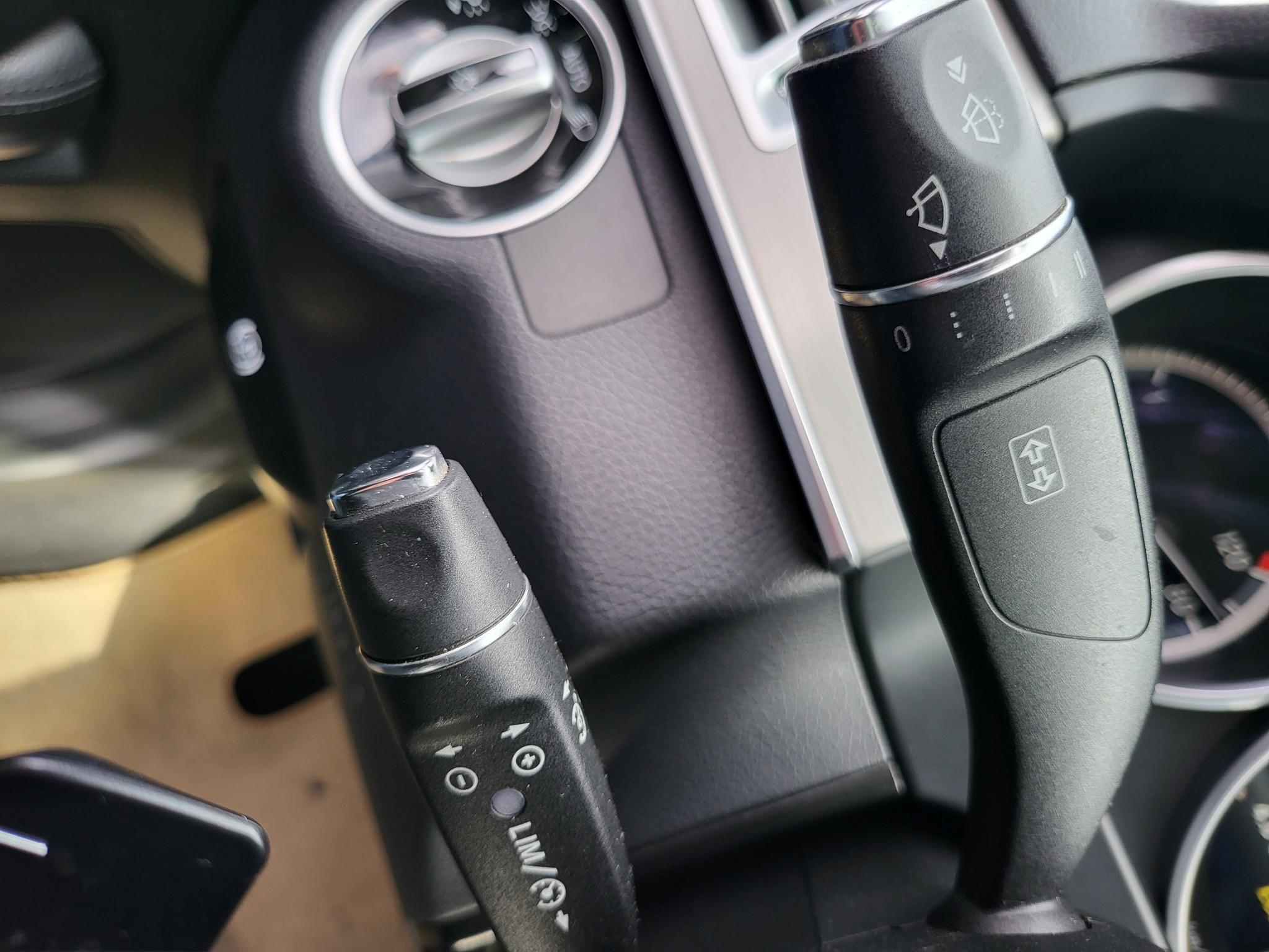 MERCEDES-BENZ E-OSZTÁLY E 200 Avantgarde (Automata) Napfénytető Ülésfűtés F1 váltó Bőr belső Ex taxi A LEGJOBB ÁRON!