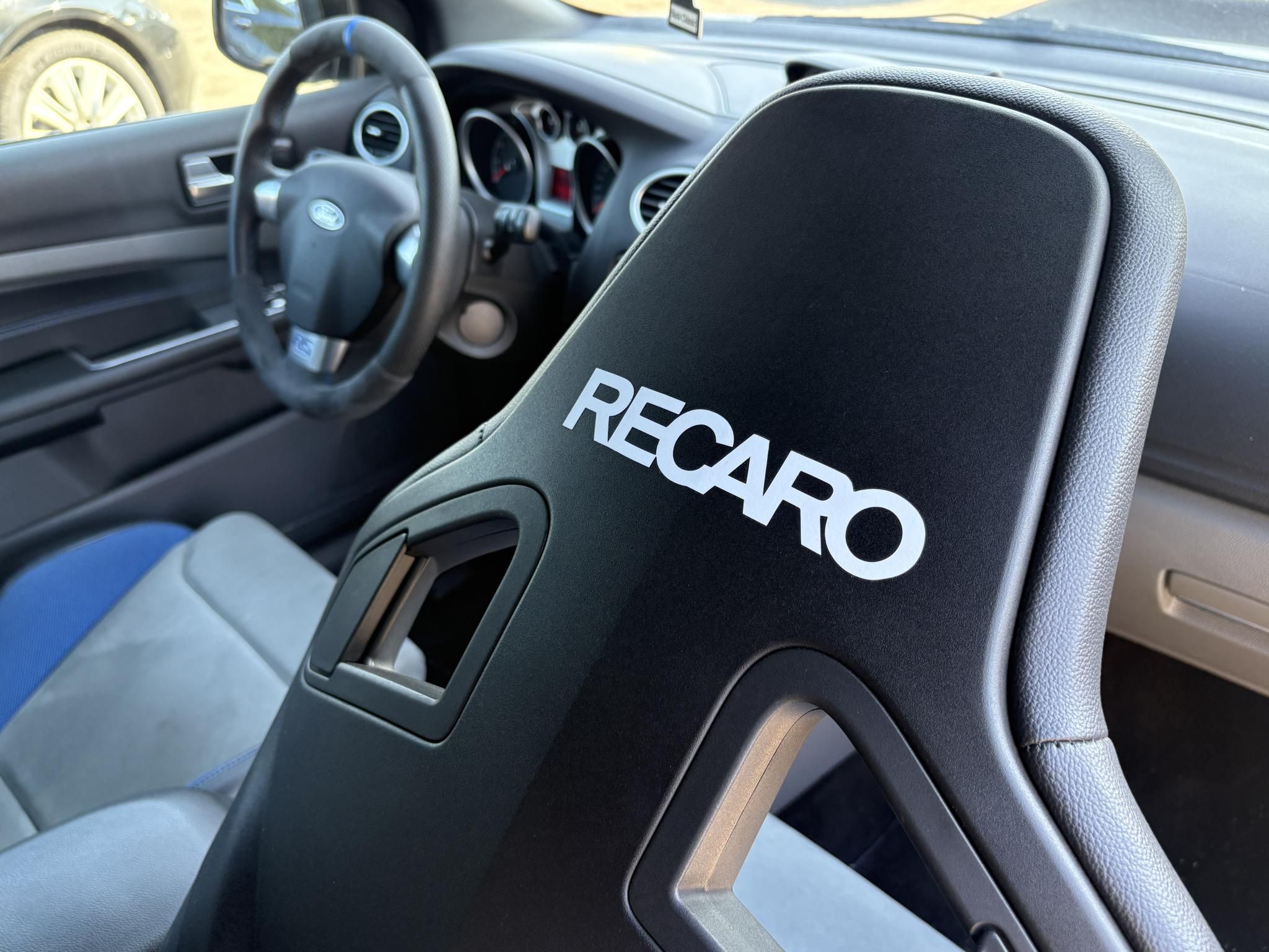 FORD FOCUS RS 2.5 T Értékes kiegészítőkkel