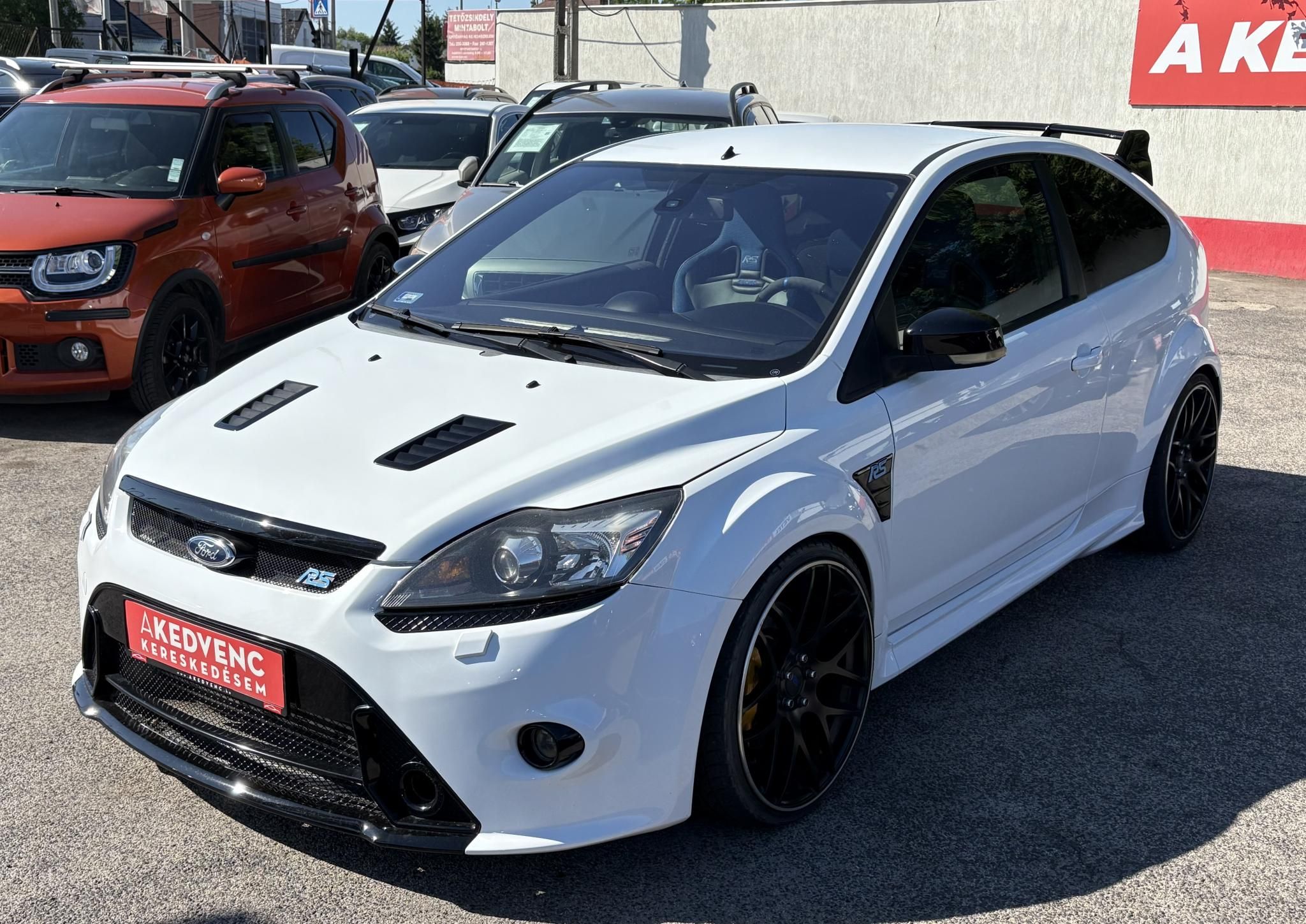 FORD FOCUS RS 2.5 T Értékes kiegészítőkkel