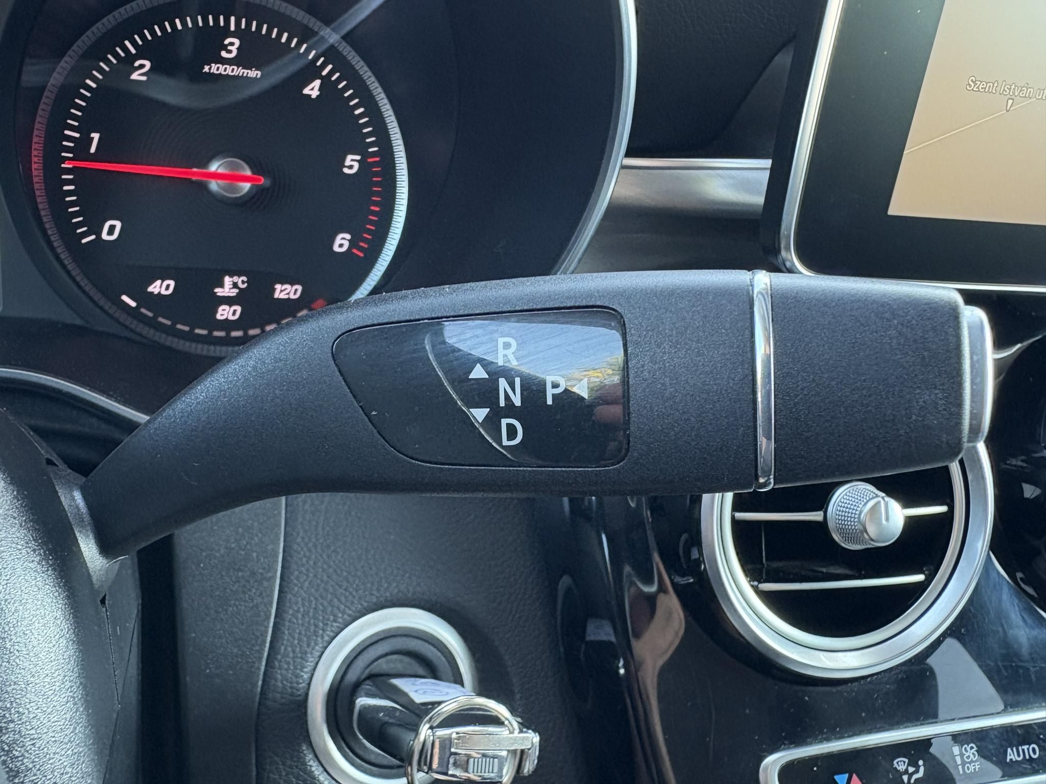 MERCEDES-BENZ GLC 220 d 4Matic 9G-TRONIC AMG csomag. LED Távtartó Head-Up Navi 360 kamera Bluetooth Megkímélt!