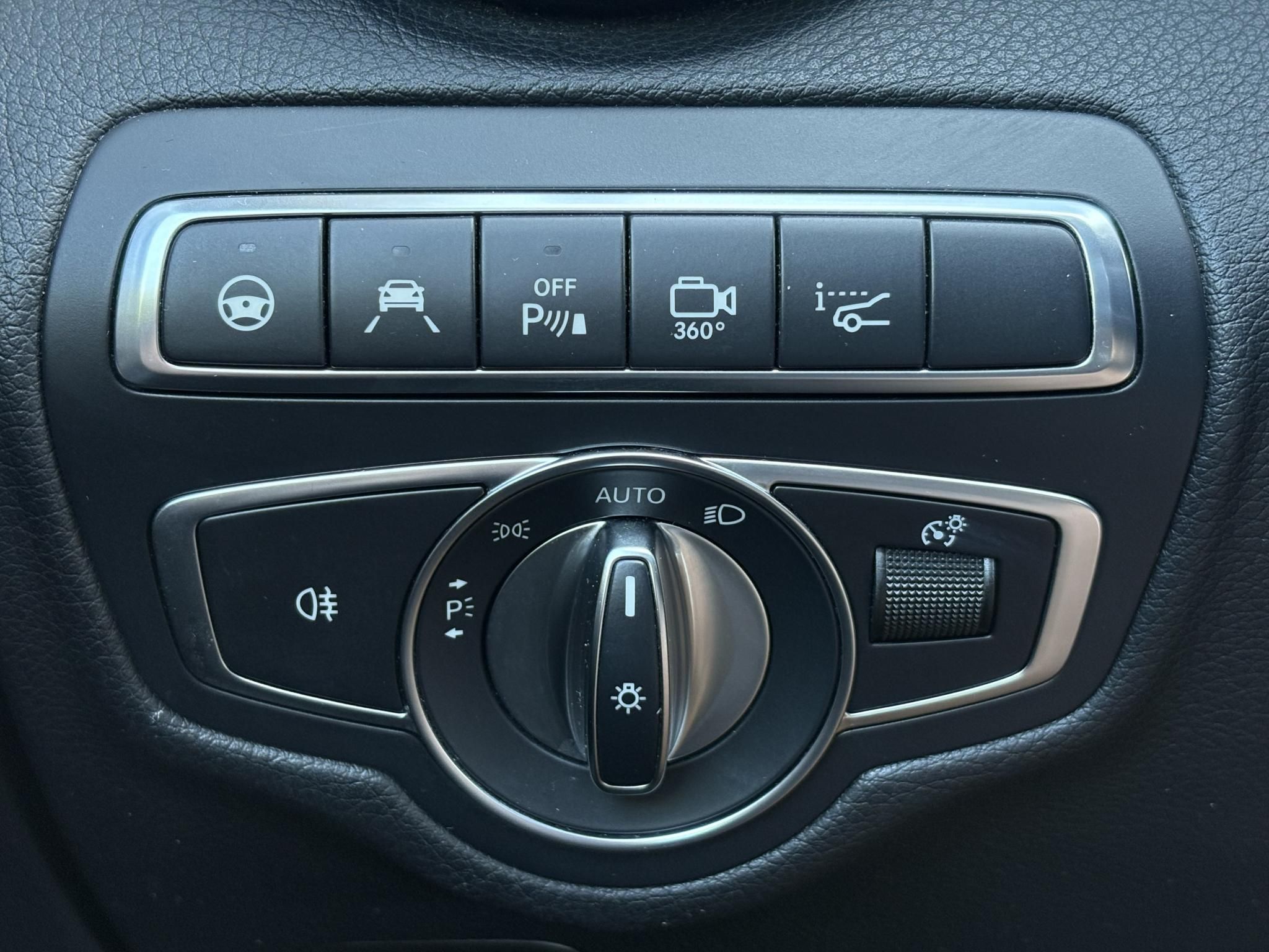 MERCEDES-BENZ GLC 220 d 4Matic 9G-TRONIC AMG csomag. LED Távtartó Head-Up Navi 360 kamera Bluetooth Megkímélt!