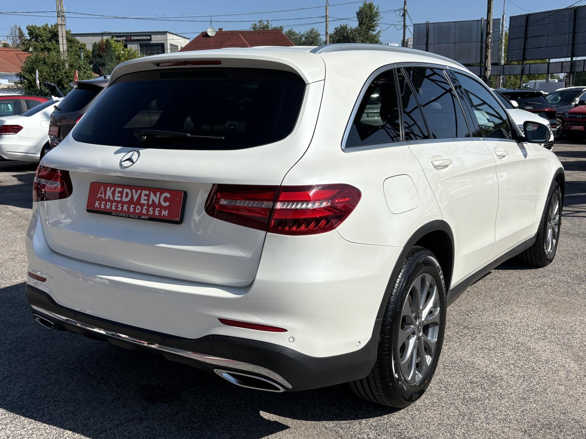 MERCEDES-BENZ GLC 220 d 4Matic 9G-TRONIC AMG csomag. LED Távtartó Head-Up Navi 360 kamera Bluetooth Megkímélt!