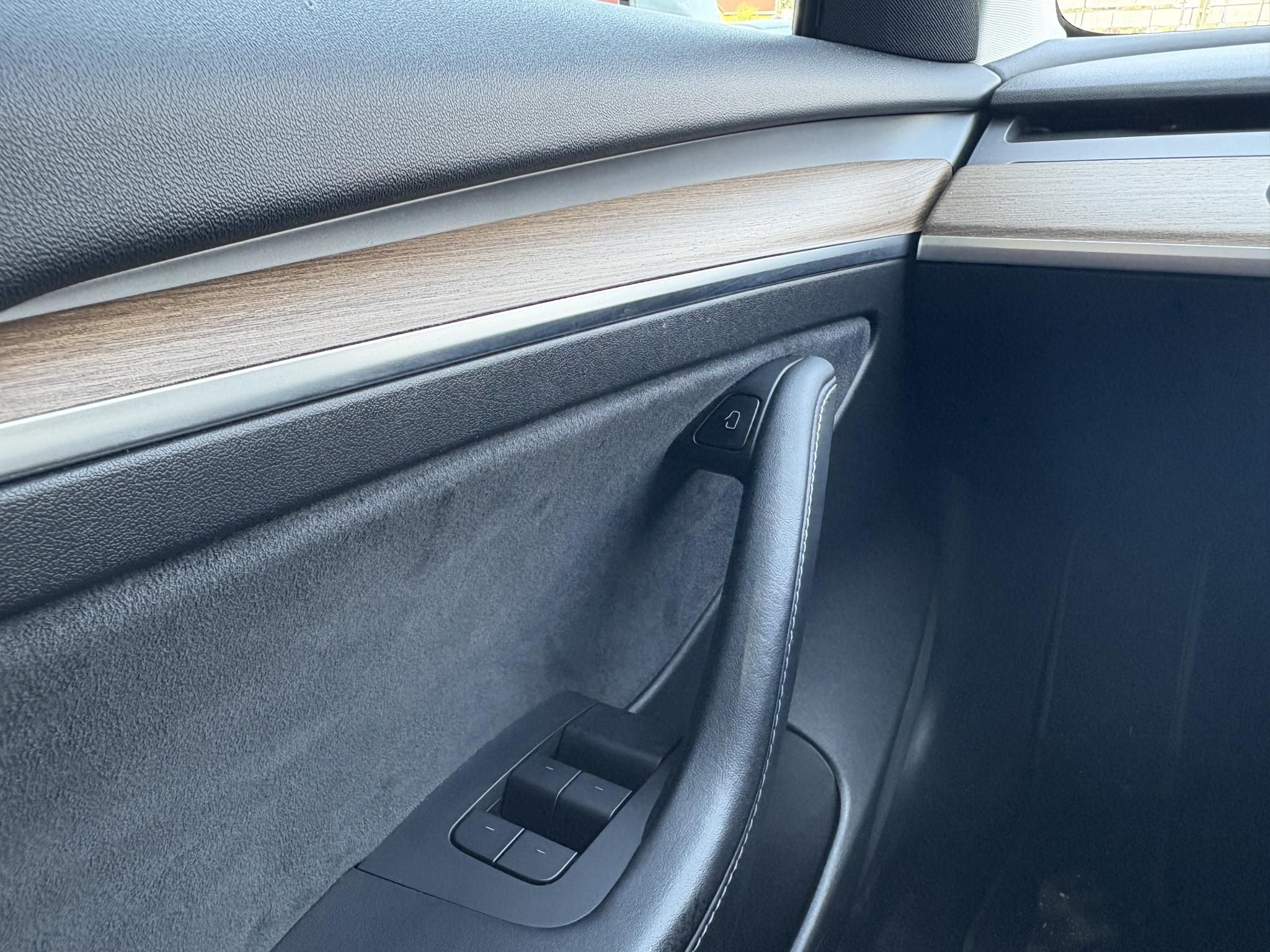 TESLA MODEL 3 Long Range AWD (Automata) 500km-es hatótáv. mátrix LED. garanciális. hőszívattyú. 4 évszakos gumik!