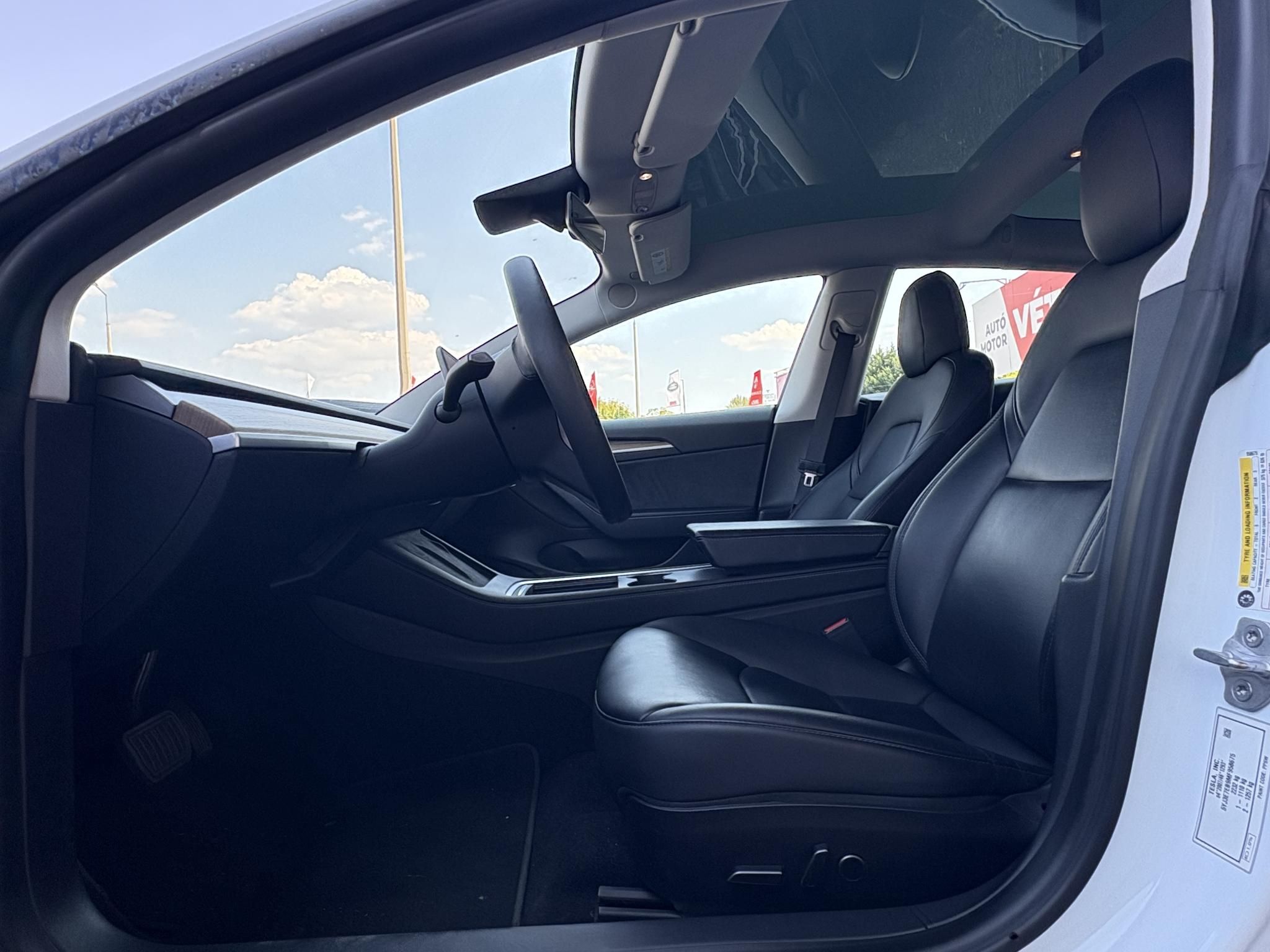 TESLA MODEL 3 Long Range AWD (Automata) 500km-es hatótáv. mátrix LED. garanciális. hőszívattyú. 4 évszakos gumik!