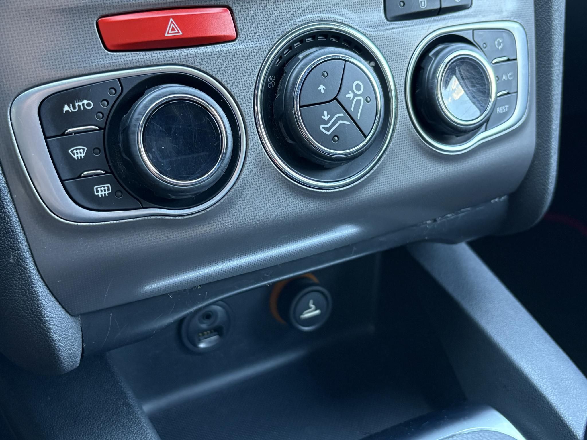 CITROEN C4 1.6 BlueHDi Profi Feel Klíma Tempomat Bluetooth Carplay TGK!