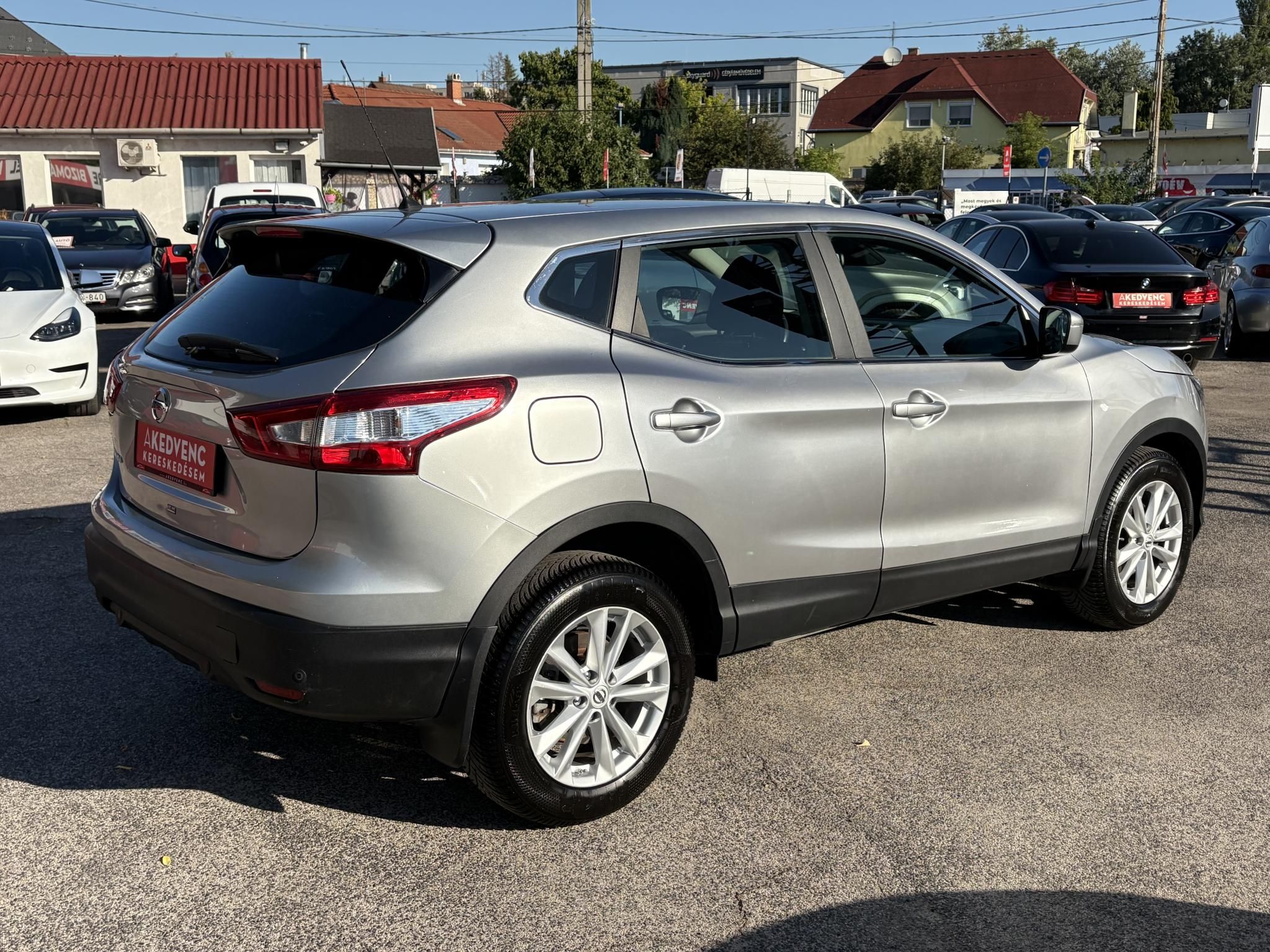 NISSAN QASHQAI 1.6 dCi Tekna 4WD 119e km. LED Tempomat Bluetooth Digitklíma MEGKÍMÉLT állapot!