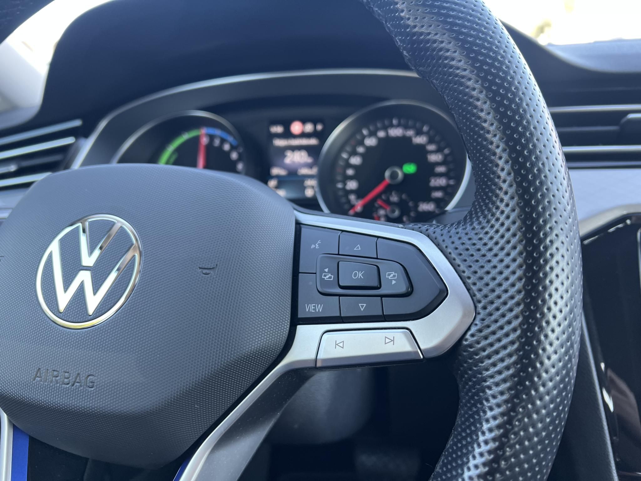 VOLKSWAGEN PASSAT VIII Variant 1.4 TSI GTE Plug-In-Hybrid DSG 97e km. LED Távtartó Carplay Ülésfűtés Kamera 2 töltőkábel!