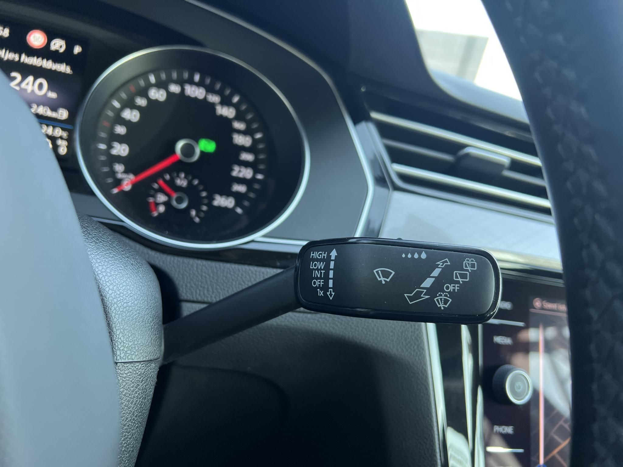 VOLKSWAGEN PASSAT VIII Variant 1.4 TSI GTE Plug-In-Hybrid DSG 97e km. LED Távtartó Carplay Ülésfűtés Kamera 2 töltőkábel!