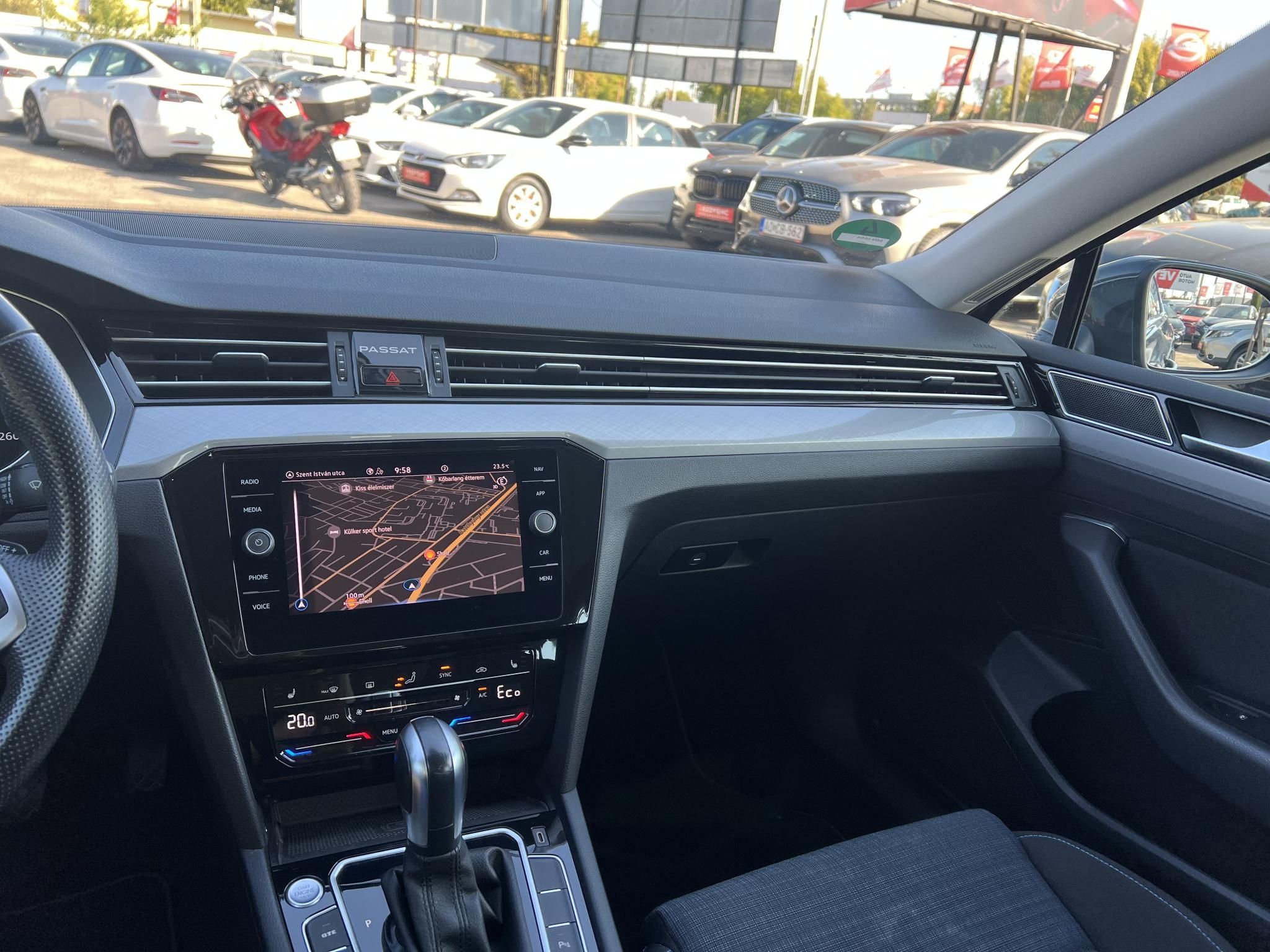 VOLKSWAGEN PASSAT VIII Variant 1.4 TSI GTE Plug-In-Hybrid DSG 97e km. LED Távtartó Carplay Ülésfűtés Kamera 2 töltőkábel!