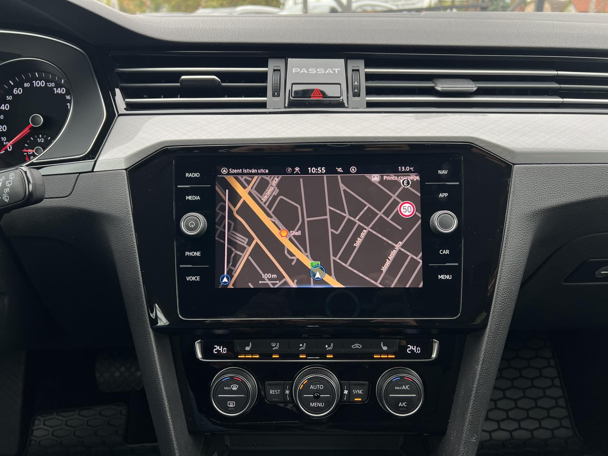 VOLKSWAGEN PASSAT VIII Variant 2.0 TDI SCR Business DSG Végig márkaszervizelt. LED Távtartó Ülésfűtés Navi Bluetooth MEGKÍMÉLT állapot!