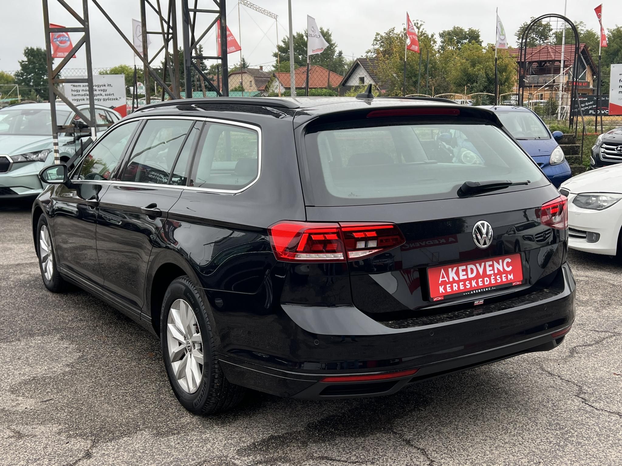 VOLKSWAGEN PASSAT VIII Variant 2.0 TDI SCR Business DSG Végig márkaszervizelt. LED Távtartó Ülésfűtés Navi Bluetooth MEGKÍMÉLT állapot!