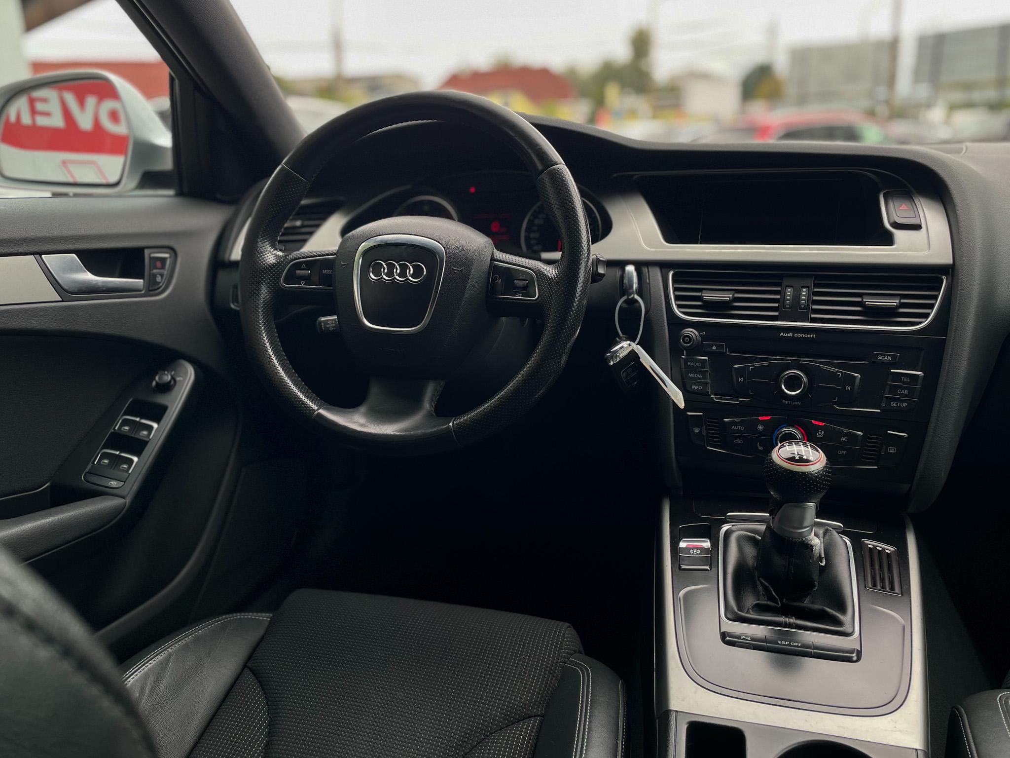 AUDI A4 Avant 2.0 TDI DPF S-line Klíma Tempomat Bluetooth Navi 6 sebességes!