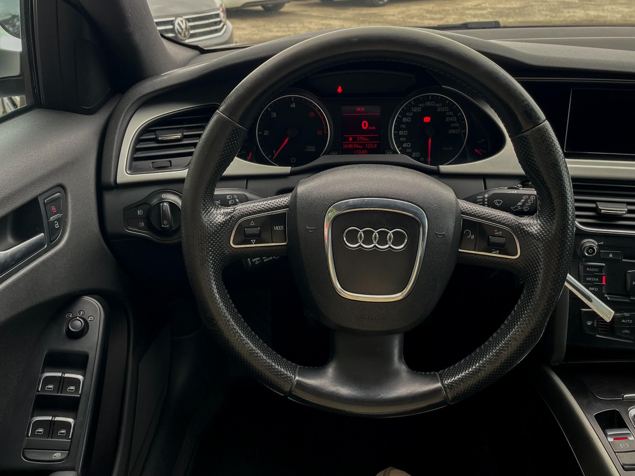 AUDI A4 Avant 2.0 TDI DPF S-line Klíma Tempomat Bluetooth Navi 6 sebességes!