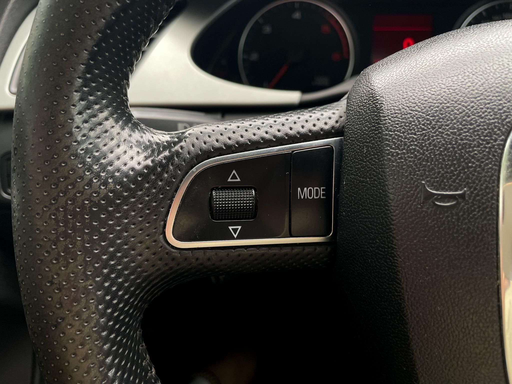 AUDI A4 Avant 2.0 TDI DPF S-line Klíma Tempomat Bluetooth Navi 6 sebességes!