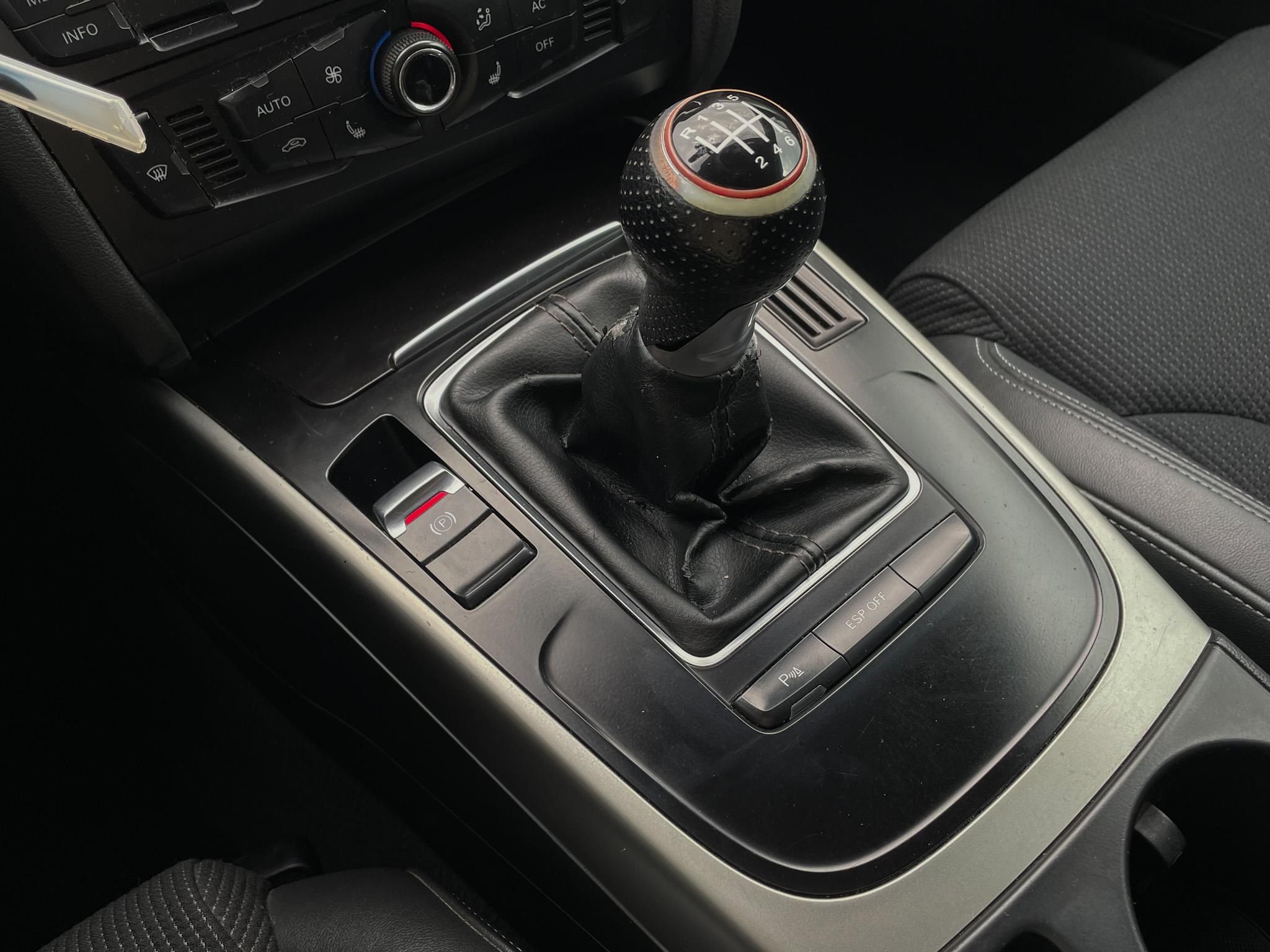 AUDI A4 Avant 2.0 TDI DPF S-line Klíma Tempomat Bluetooth Navi 6 sebességes!