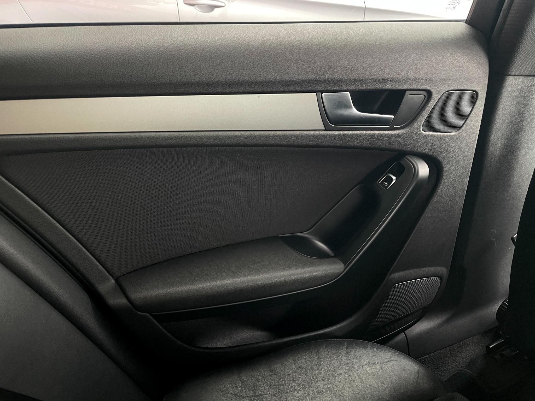 AUDI A4 Avant 2.0 TDI DPF S-line Klíma Tempomat Bluetooth Navi 6 sebességes!