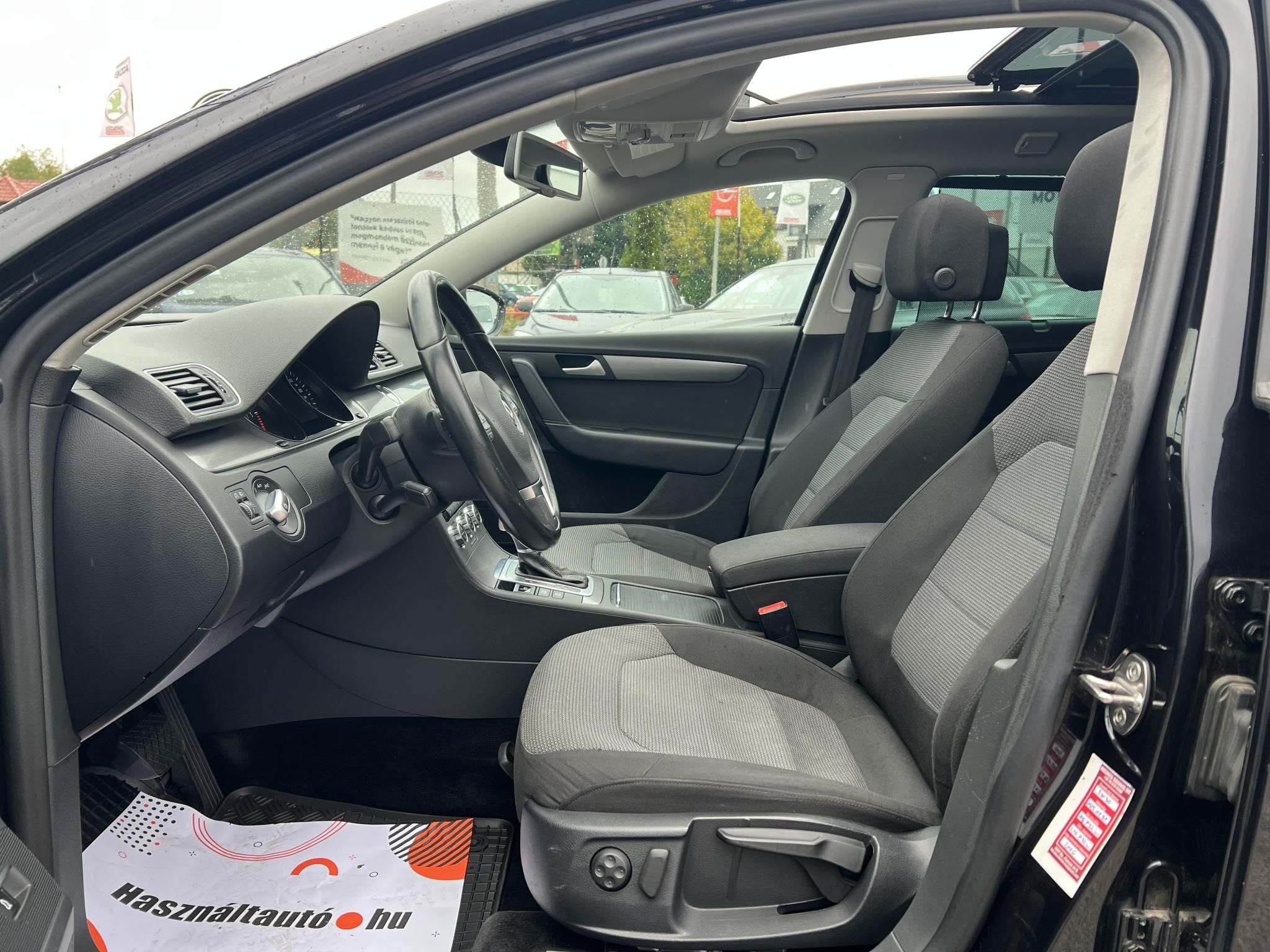 VOLKSWAGEN PASSAT VII Variant 1.6 CR TDI Comfortline BMT DSG M.o.-i. Panorámatető Tempomat Ülésfűtés Bluetooth Vezérlés cserélve!