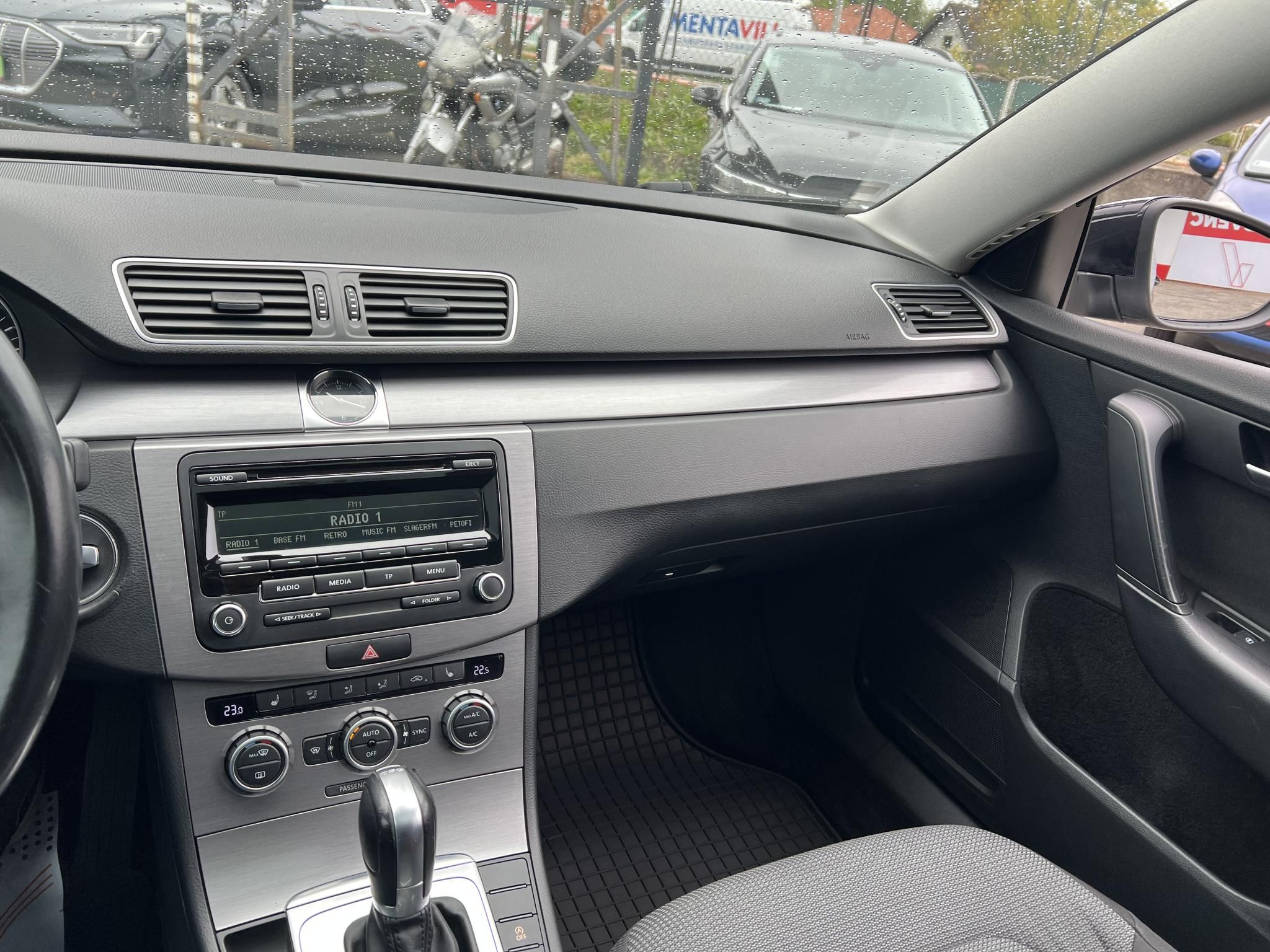 VOLKSWAGEN PASSAT VII Variant 1.6 CR TDI Comfortline BMT DSG M.o.-i. Panorámatető Tempomat Ülésfűtés Bluetooth Vezérlés cserélve!