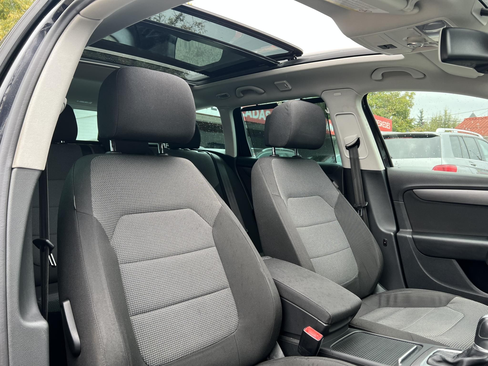 VOLKSWAGEN PASSAT VII Variant 1.6 CR TDI Comfortline BMT DSG M.o.-i. Panorámatető Tempomat Ülésfűtés Bluetooth Vezérlés cserélve!