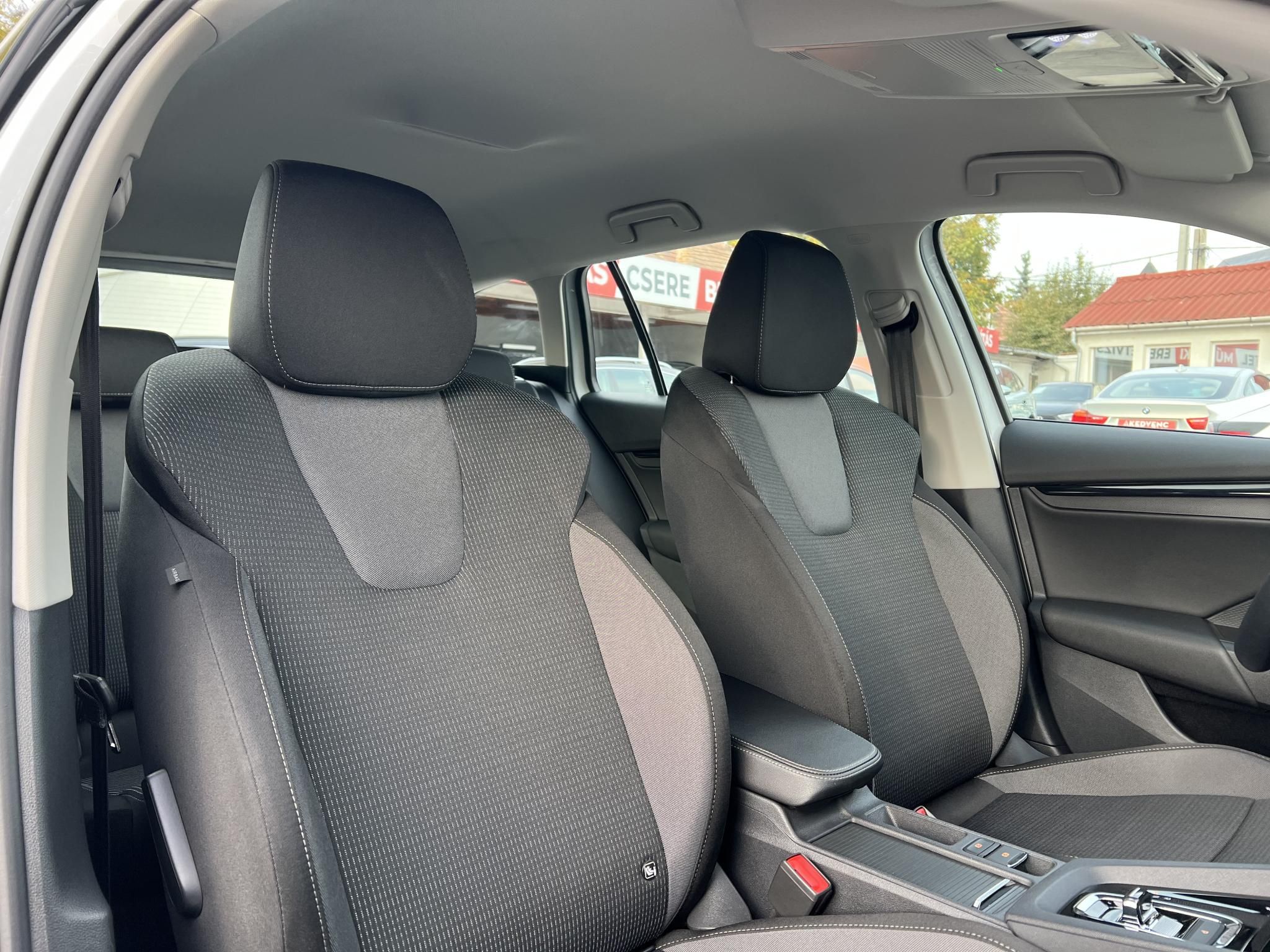 SKODA OCTAVIA Combi 1.4 TSI pHEV Ambition DSG 22e km. LED Tempomat Carplay Sávtartó Ülésfűtés Kormányfűtés Virtual Cockpit