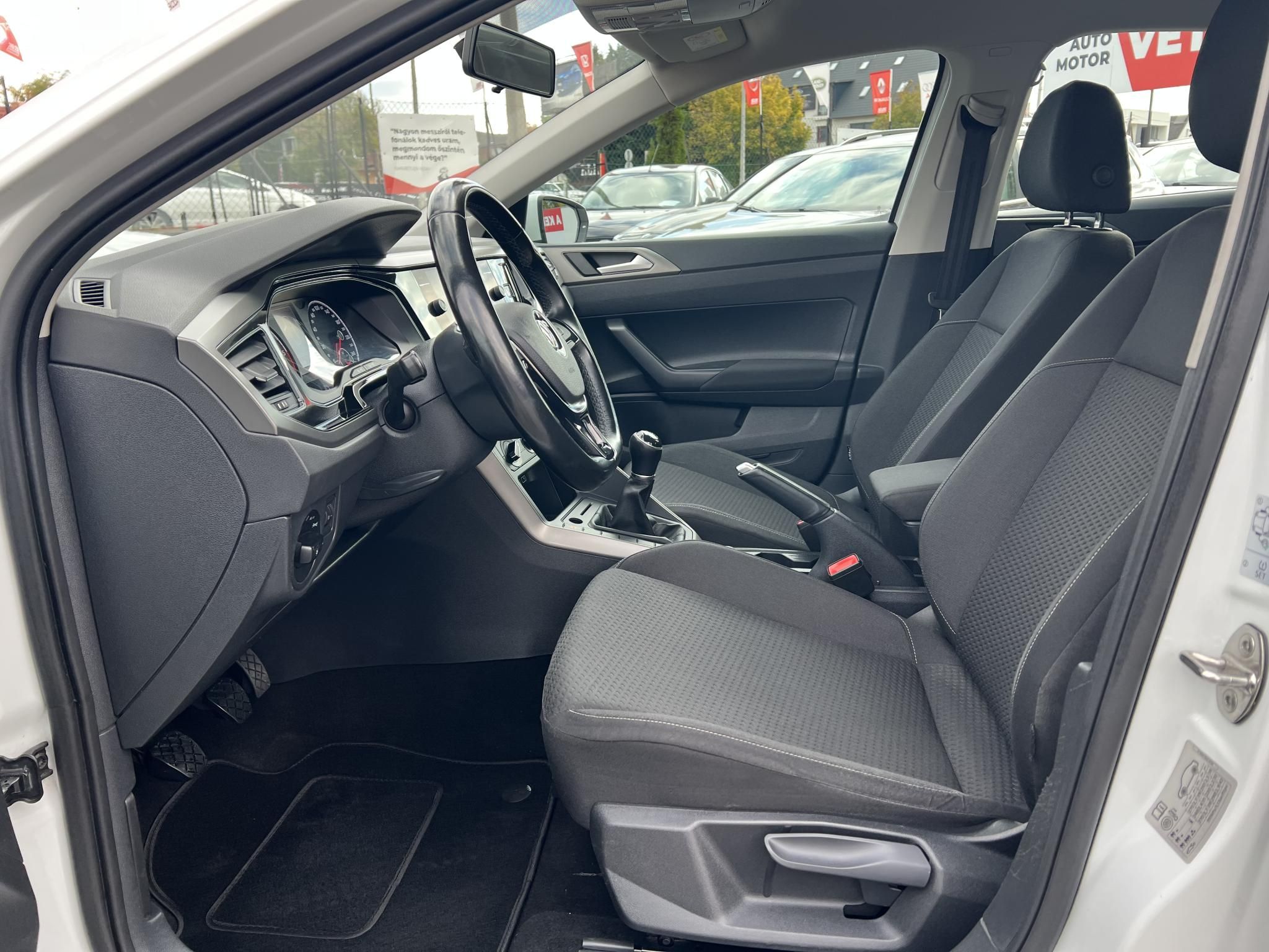 VOLKSWAGEN POLO VI 1.6 TDI SCR Comfortline Klíma Tempomat Navi Bluetooth 4 évszakos gumik!