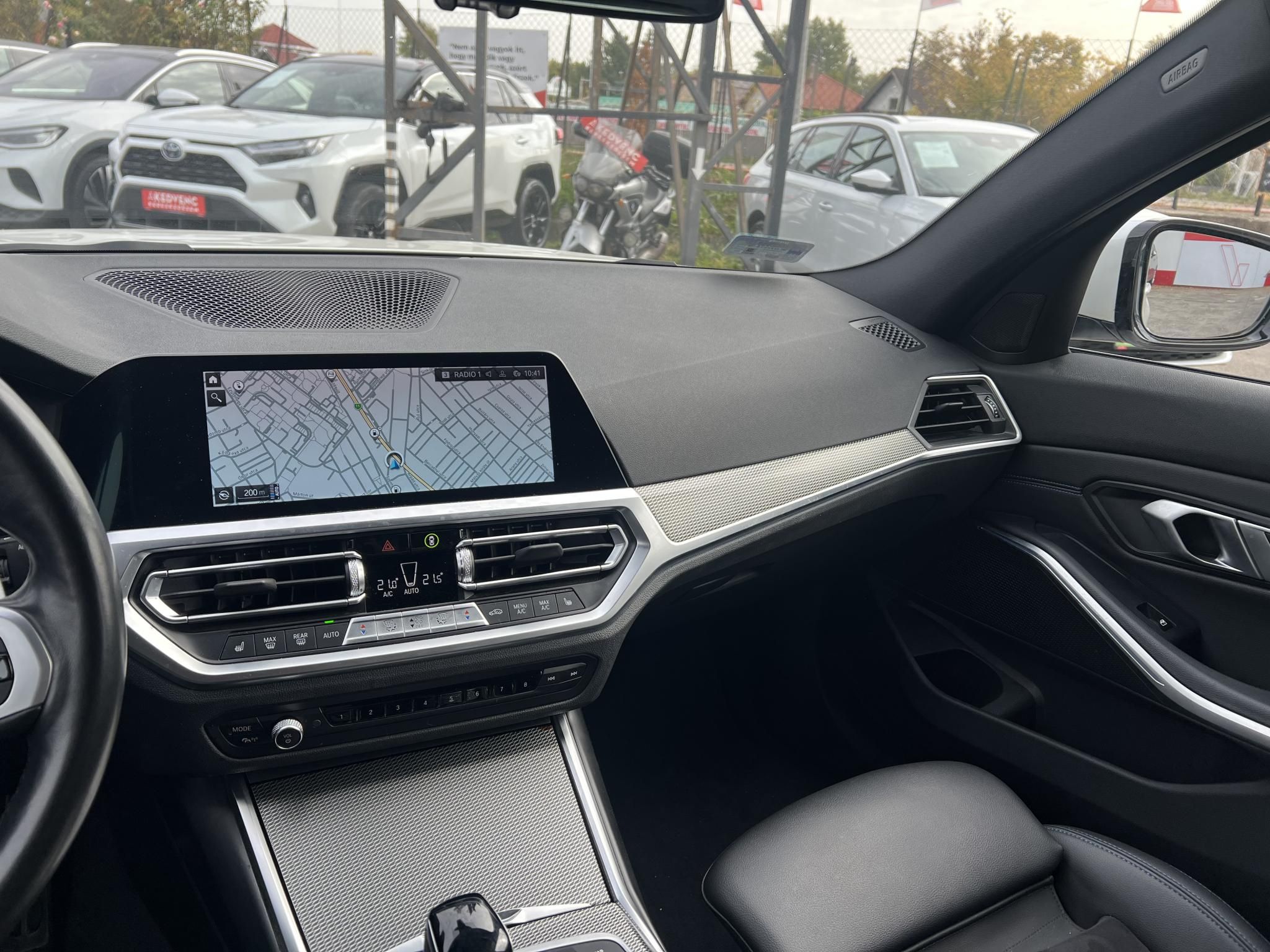 BMW 330e M Sport (Automata) Frissen szervizelt. LED Panorámatető ACC Holttér Keyless Sávtartó