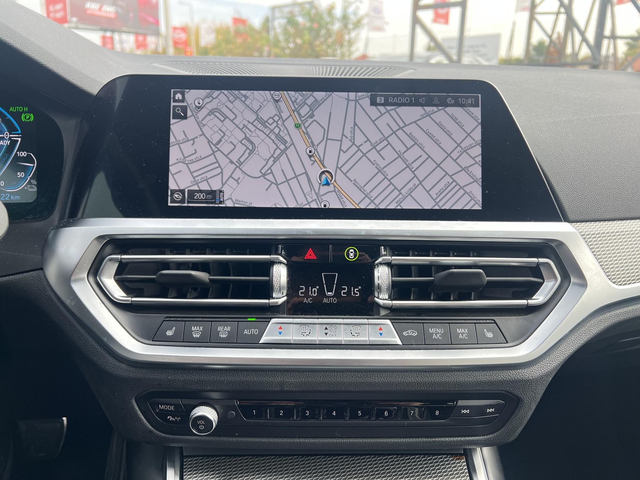 BMW 330e M Sport (Automata) Frissen szervizelt. LED Panorámatető ACC Holttér Keyless Sávtartó