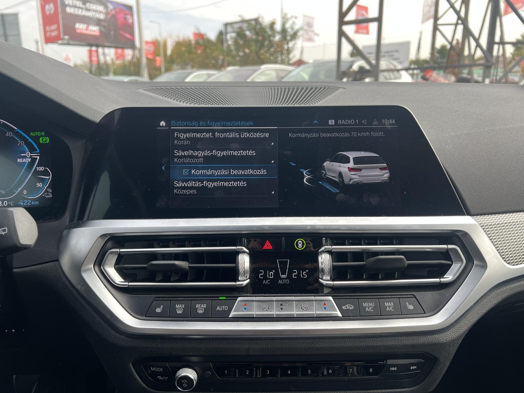 BMW 330e M Sport (Automata) Frissen szervizelt. LED Panorámatető ACC Holttér Keyless Sávtartó