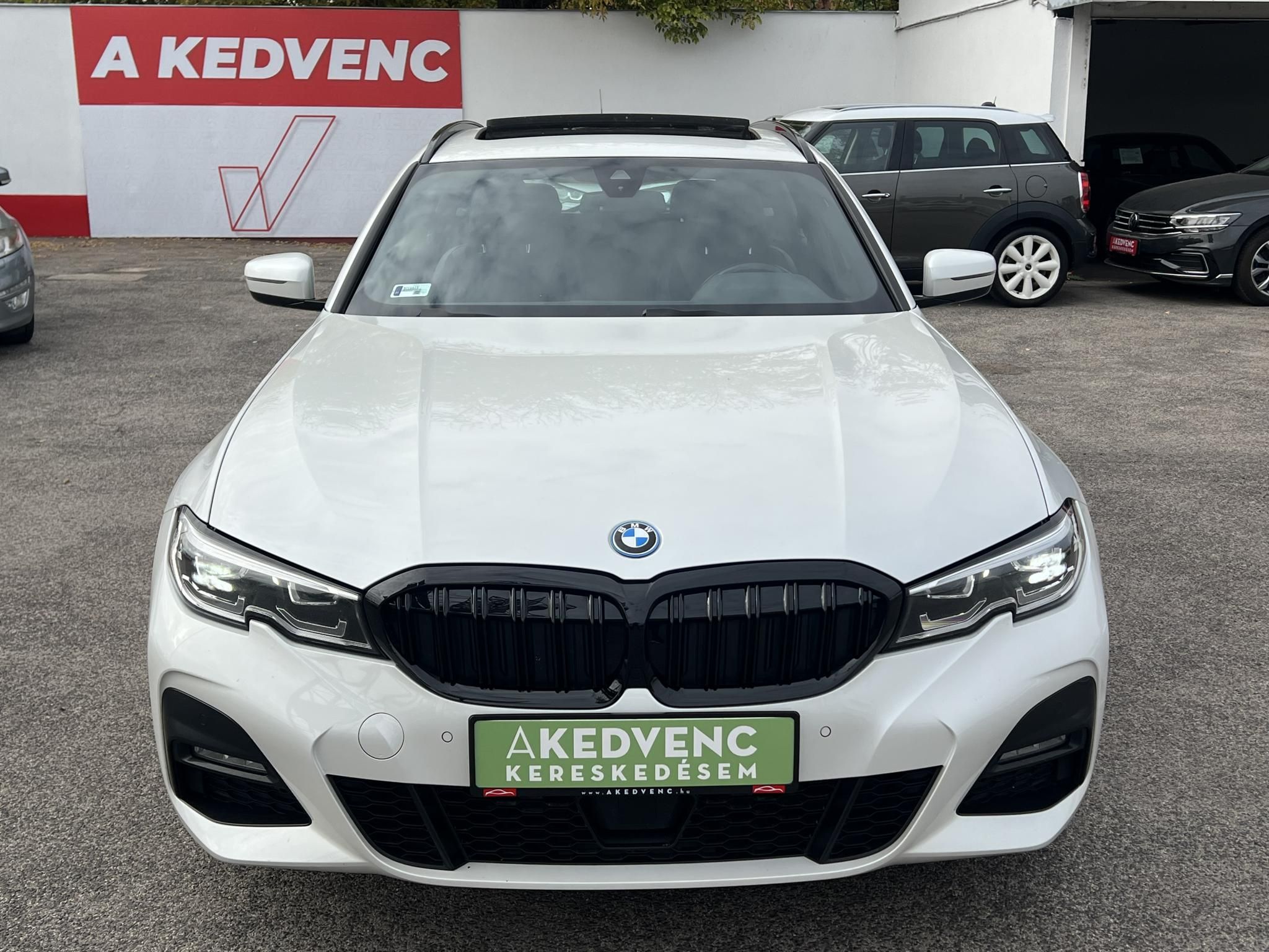 BMW 330e M Sport (Automata) Frissen szervizelt. LED Panorámatető ACC Holttér Keyless Sávtartó