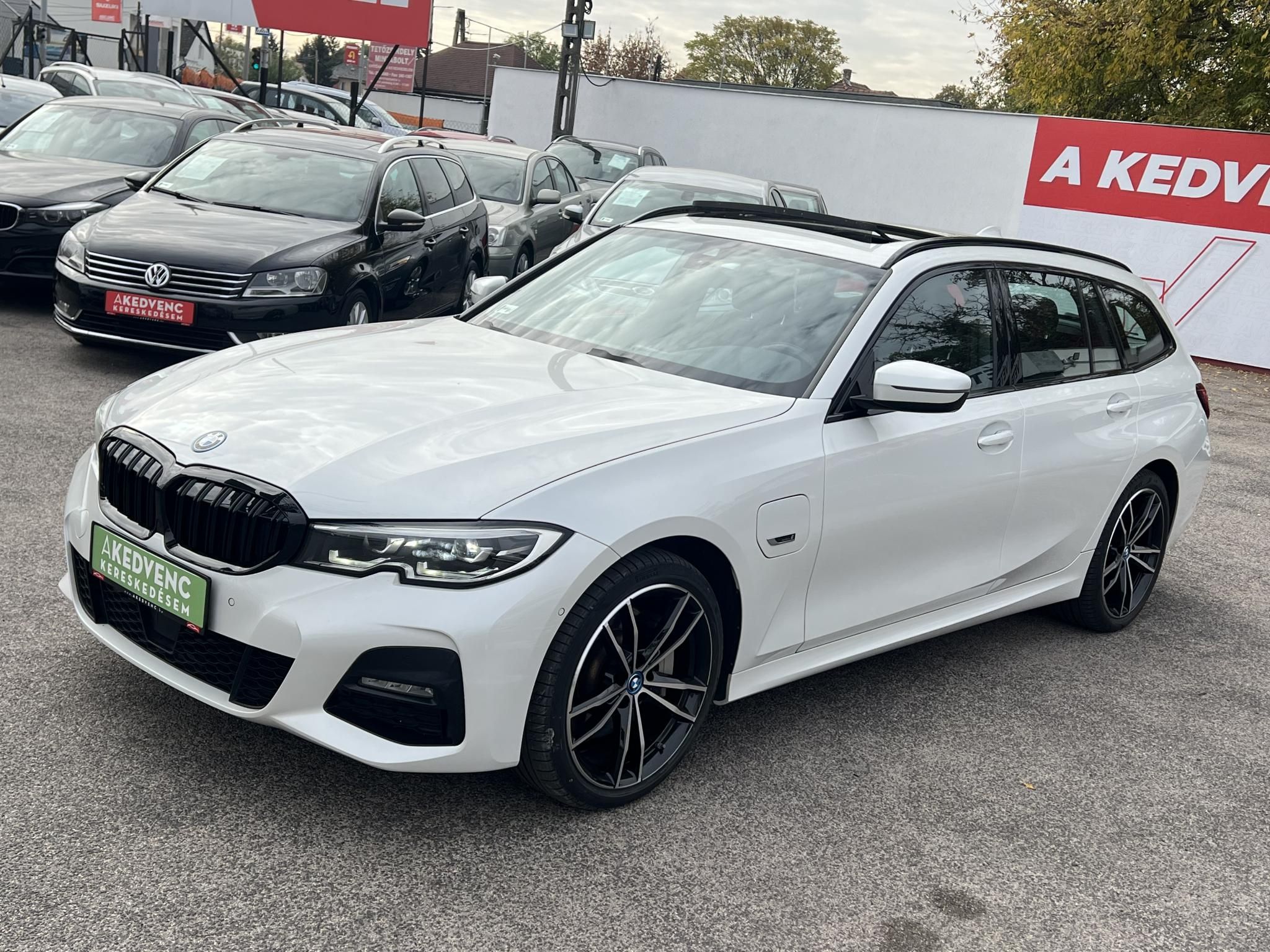 BMW 330e M Sport (Automata) Frissen szervizelt. LED Panorámatető ACC Holttér Keyless Sávtartó