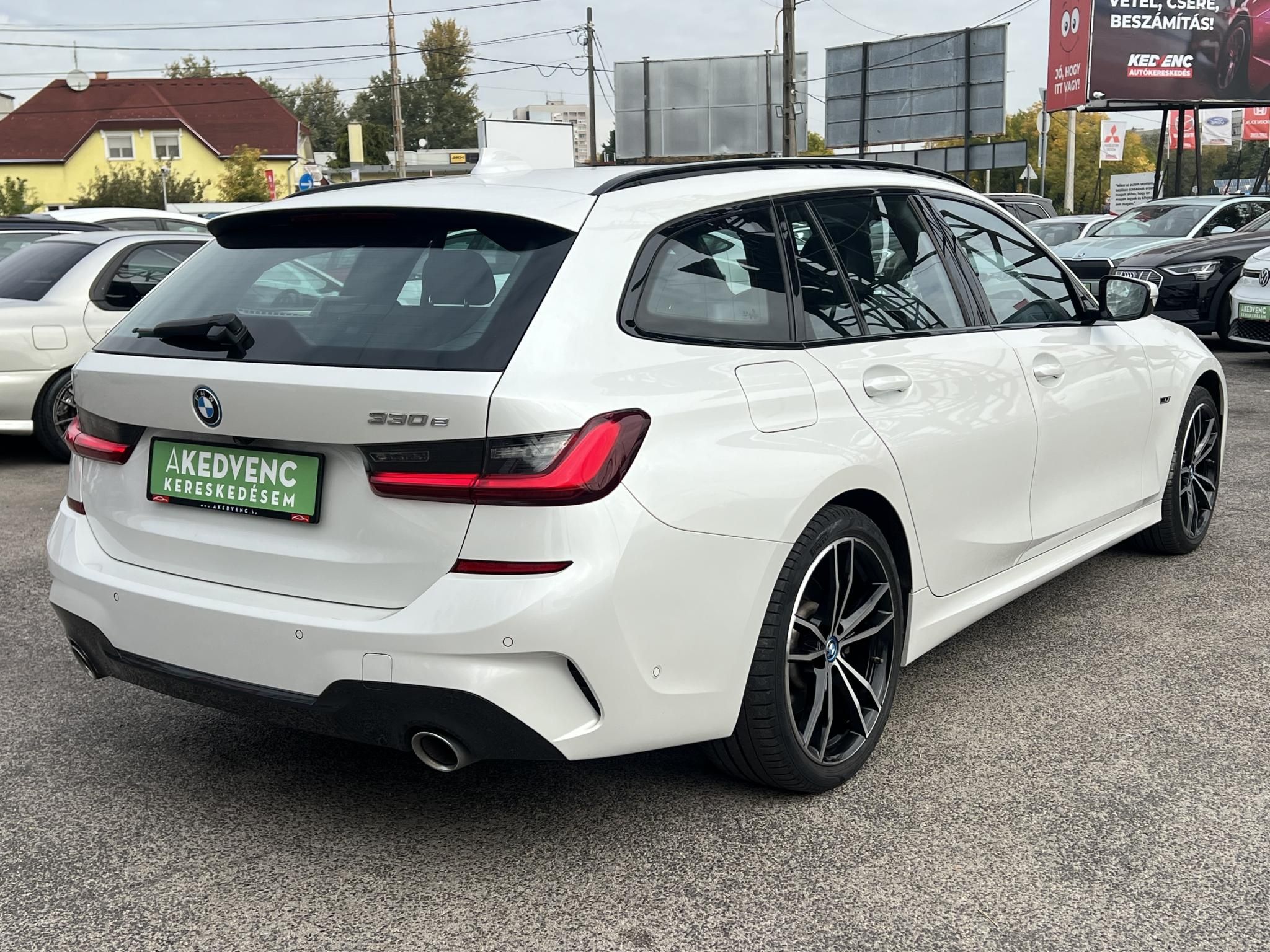 BMW 330e M Sport (Automata) Frissen szervizelt. LED Panorámatető ACC Holttér Keyless Sávtartó