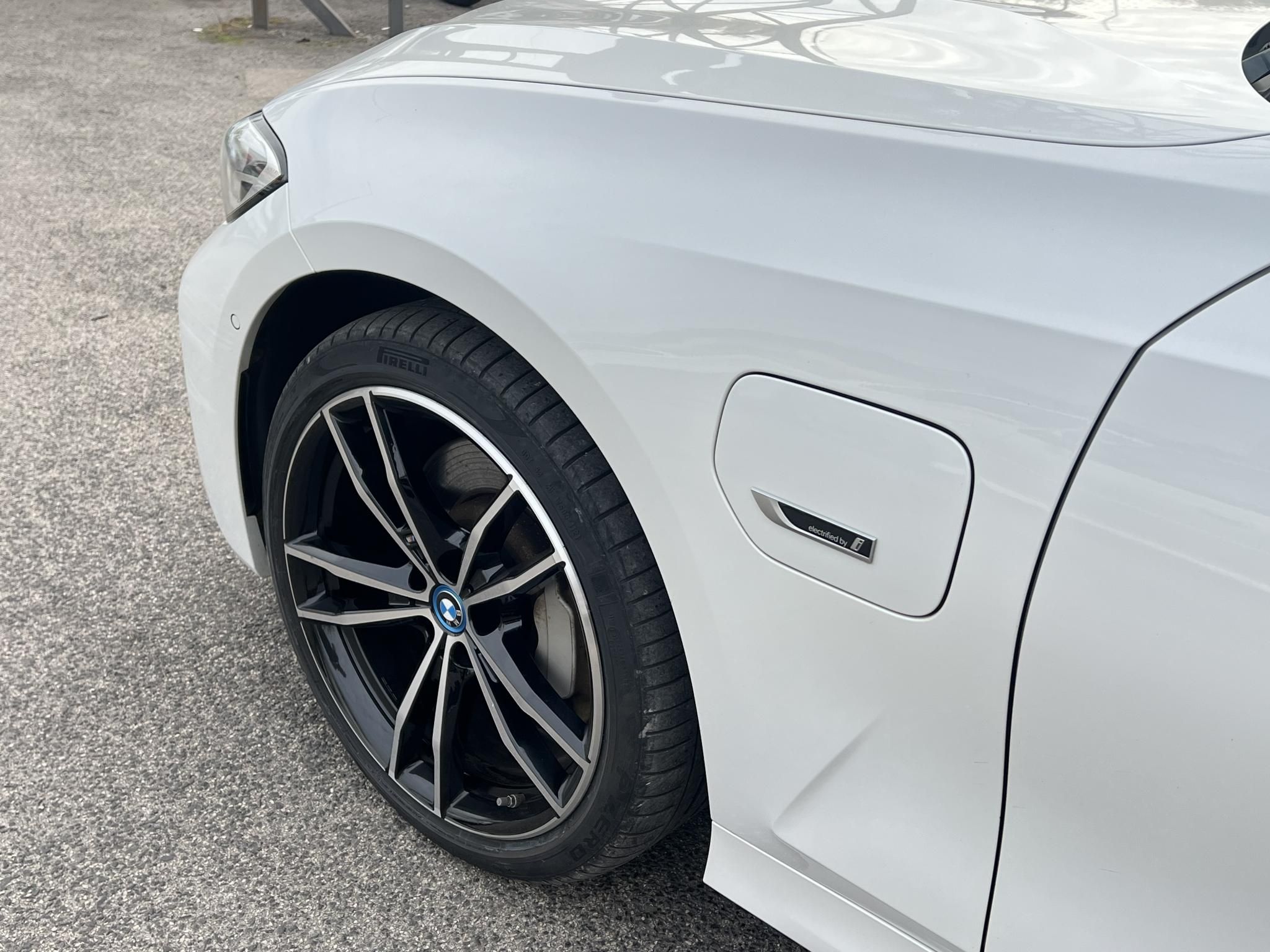 BMW 330e M Sport (Automata) Frissen szervizelt. LED Panorámatető ACC Holttér Keyless Sávtartó
