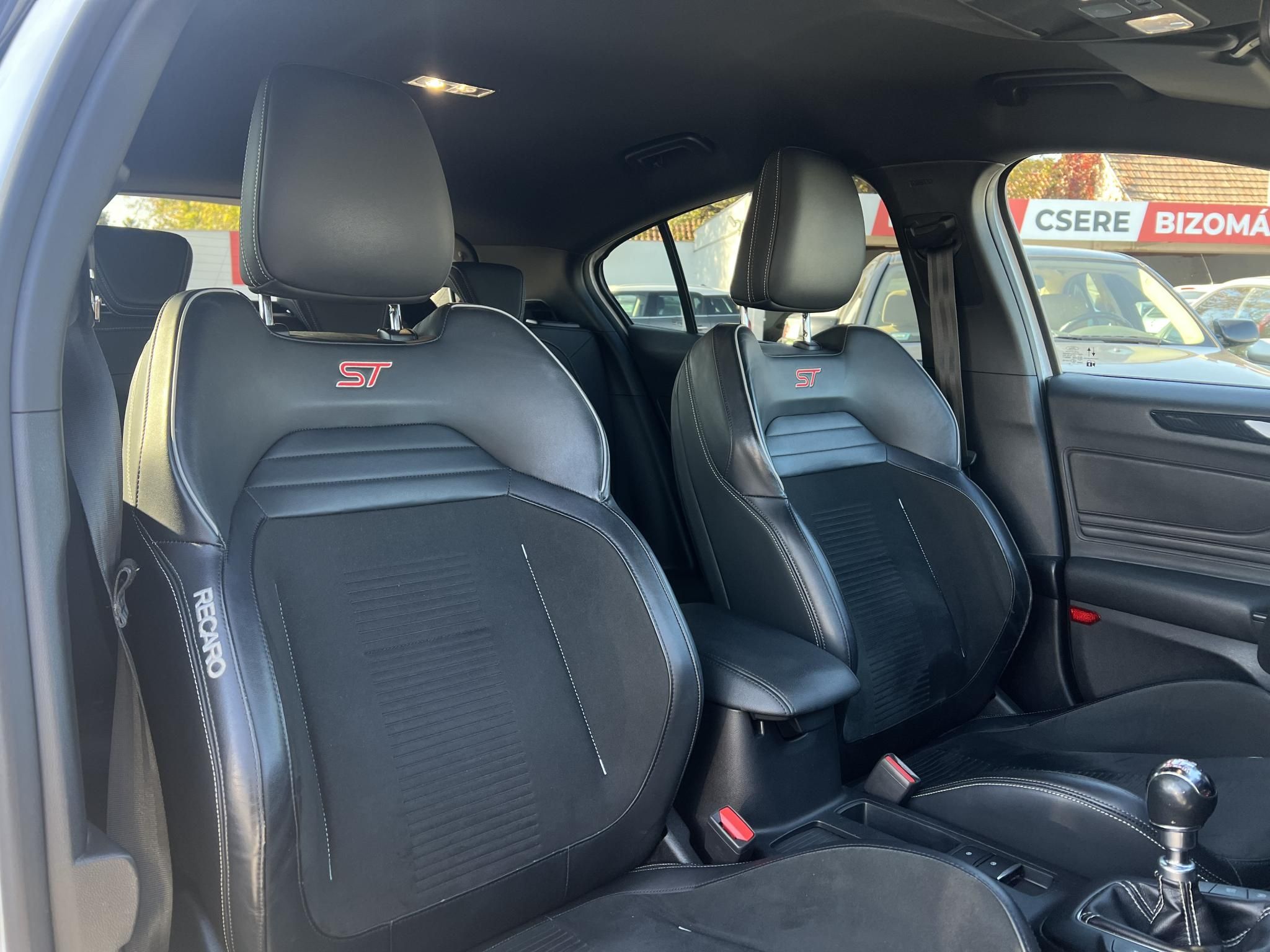 FORD FOCUS 2.3 EcoBoost ST Frissen szervizelt. RECARO. Carplay