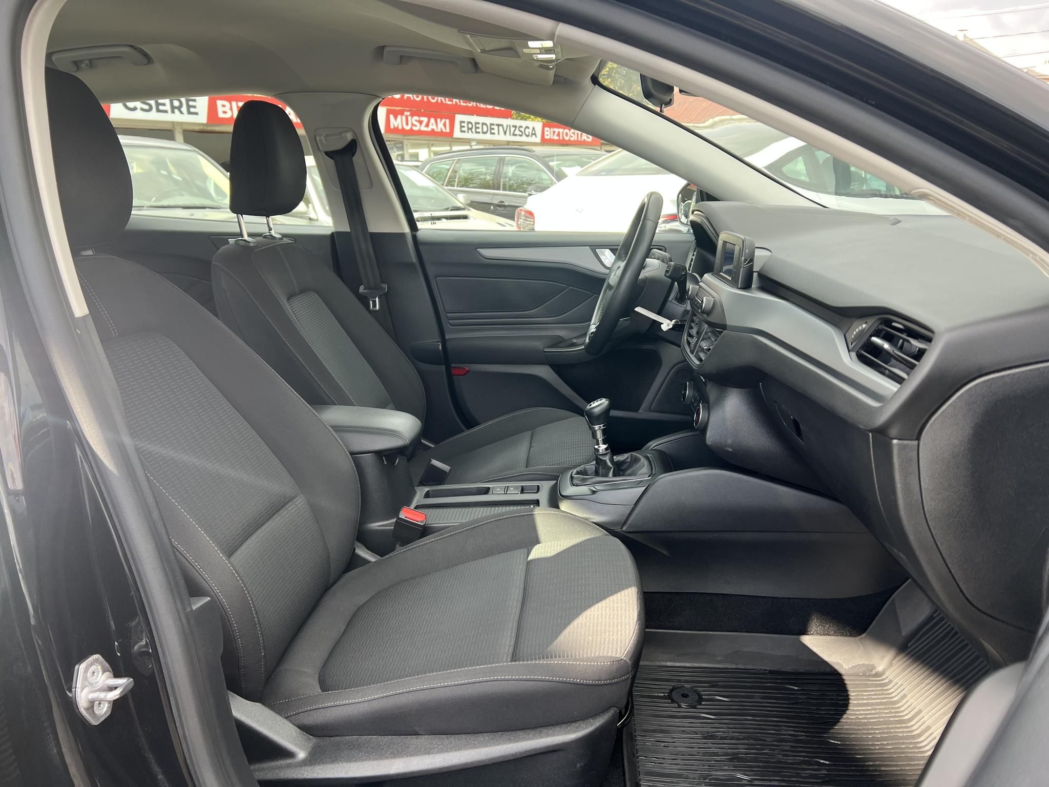 FORD FOCUS 1.0 EcoBoost Trend M.o.-i. 1.tul. Márkaszervizelt!