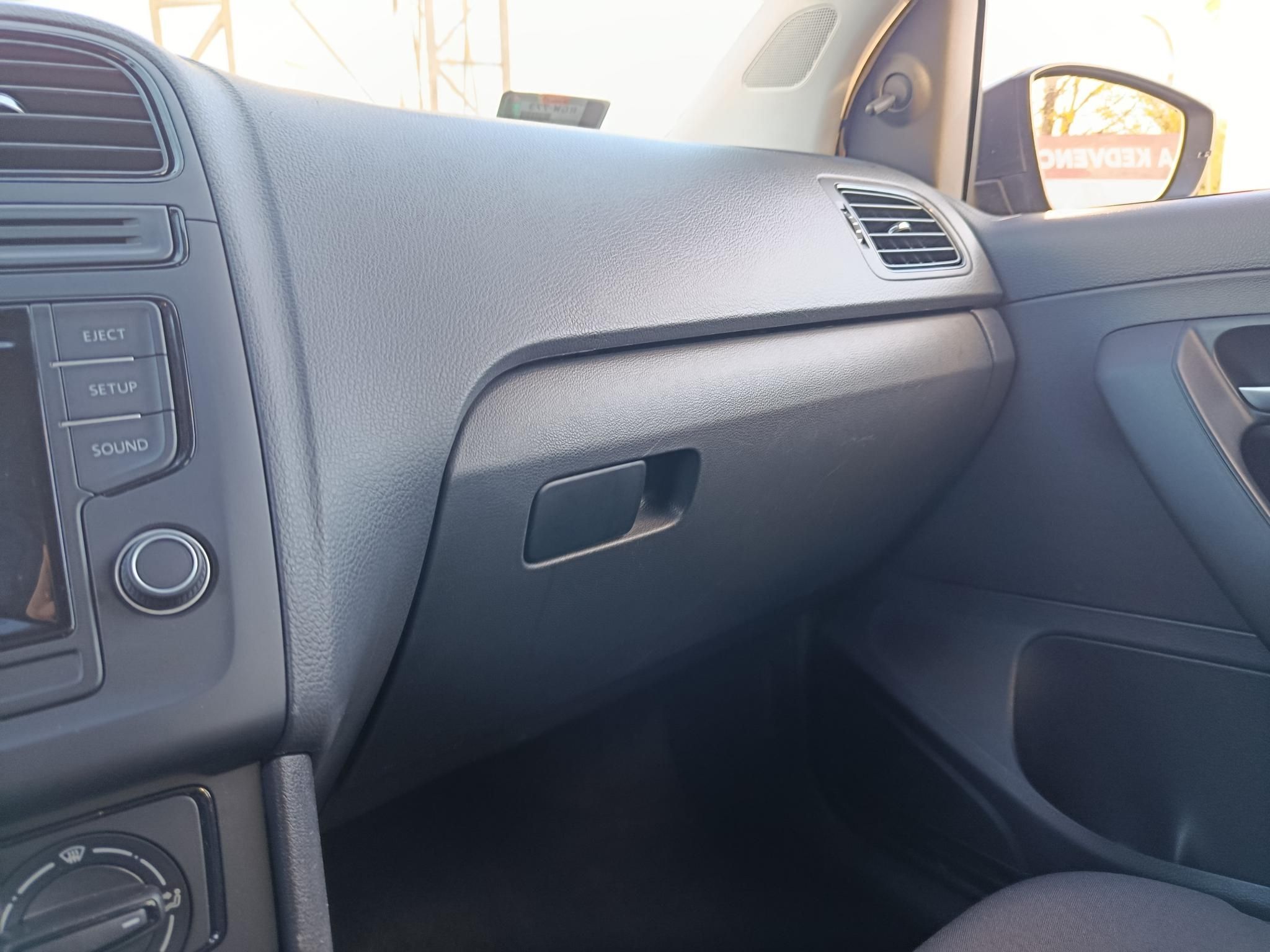 VOLKSWAGEN POLO 1.0 MPI Trendline 172e km. Klíma