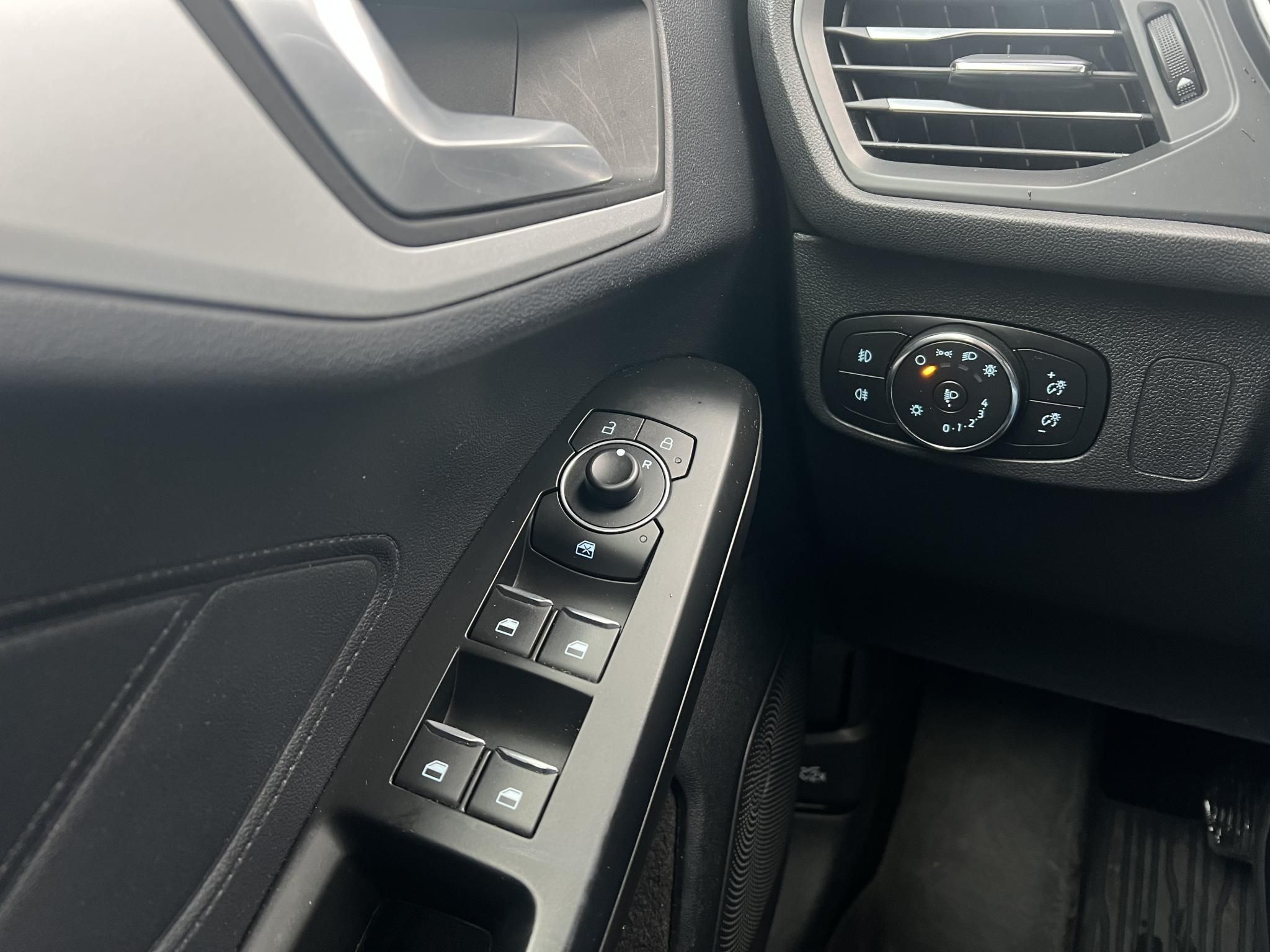 FORD FOCUS 1.0 EcoBoost Connected M.o.-i 1.tul. Márkaszervizelt! Carplay