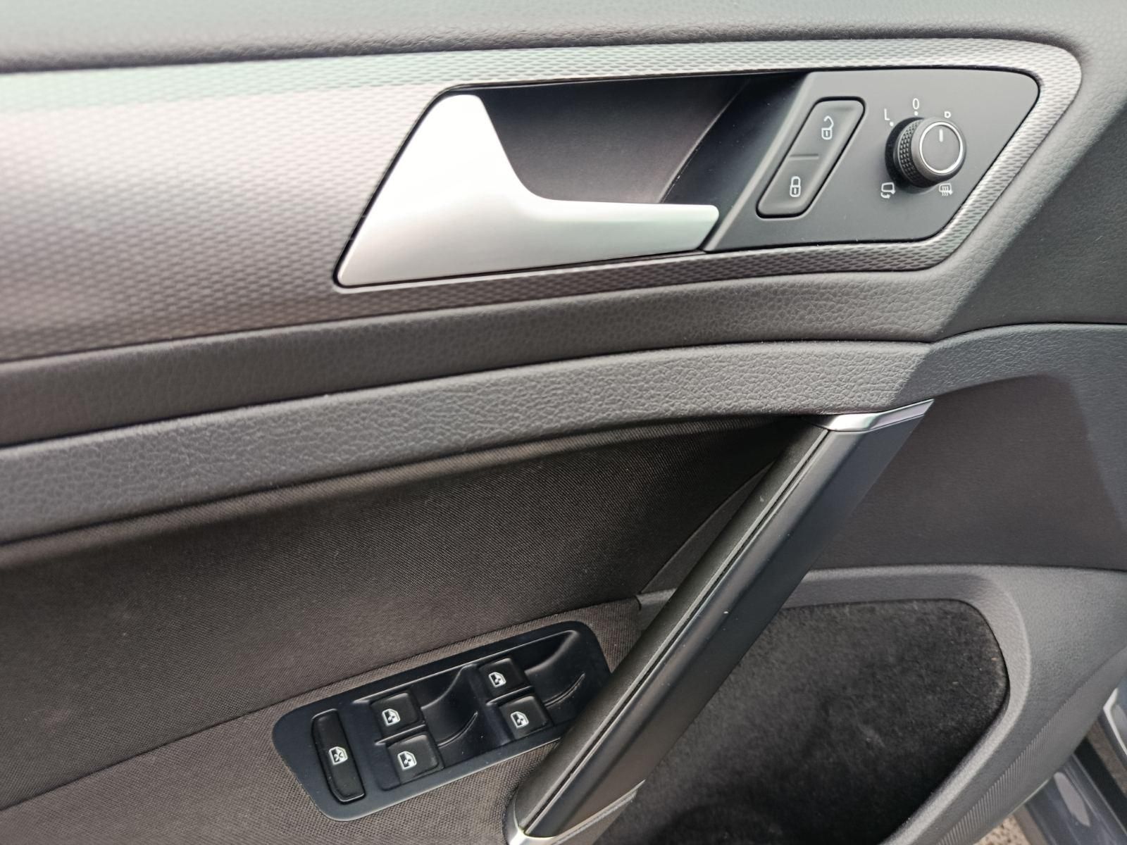 VOLKSWAGEN GOLF VII Variant 2.0 TDI BMT Comfortline Euro 6 Lounge Tempomat Digitklíma Ülésfűtés Bluetooth